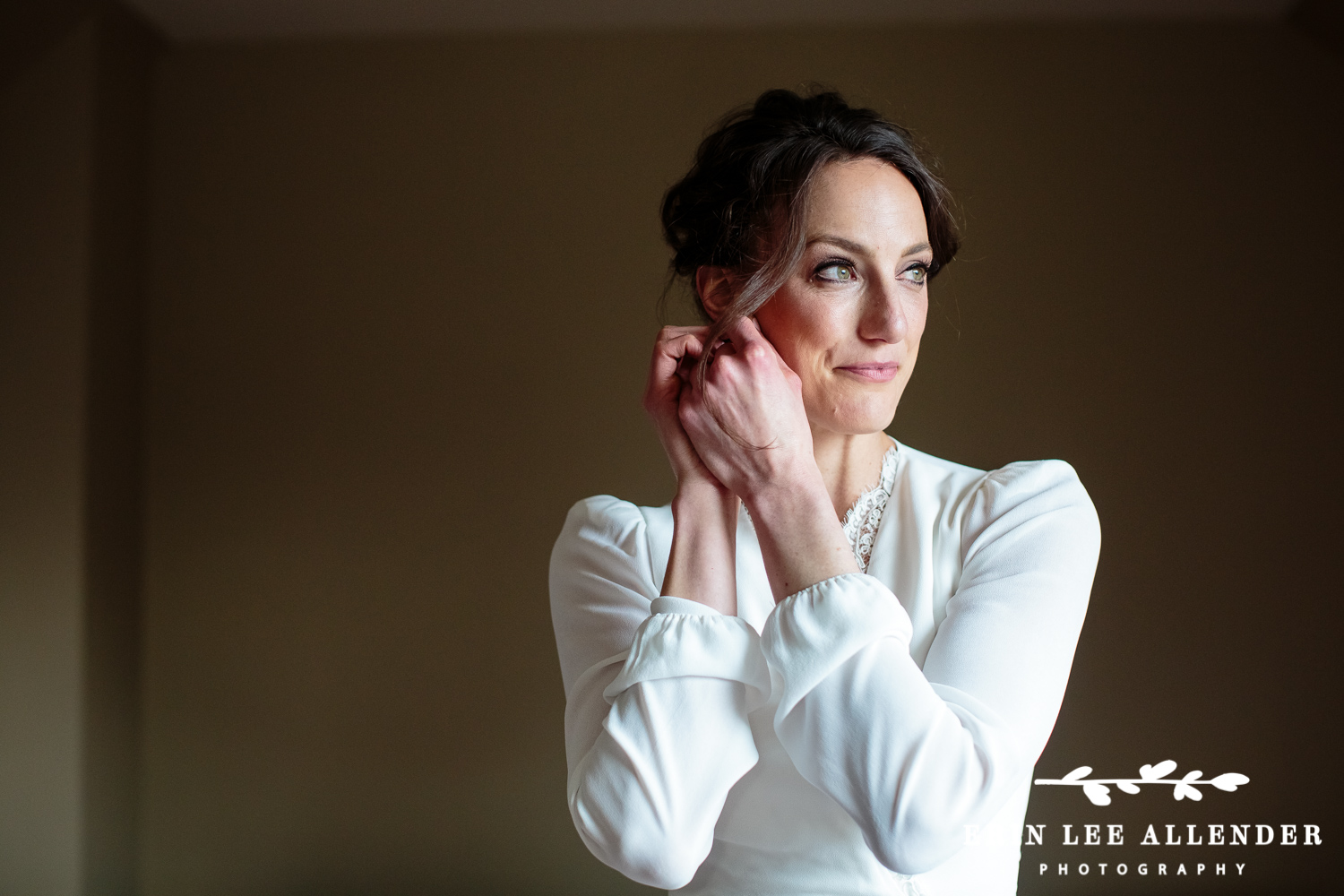 Bride_Putting_In_Earrings