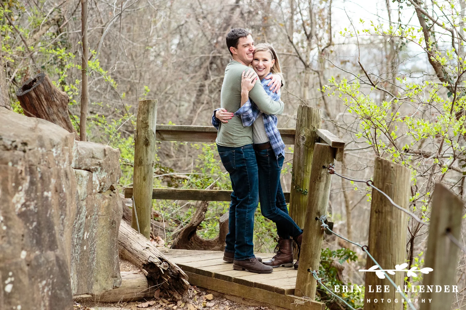 Couple_Cuddles_On_Trail