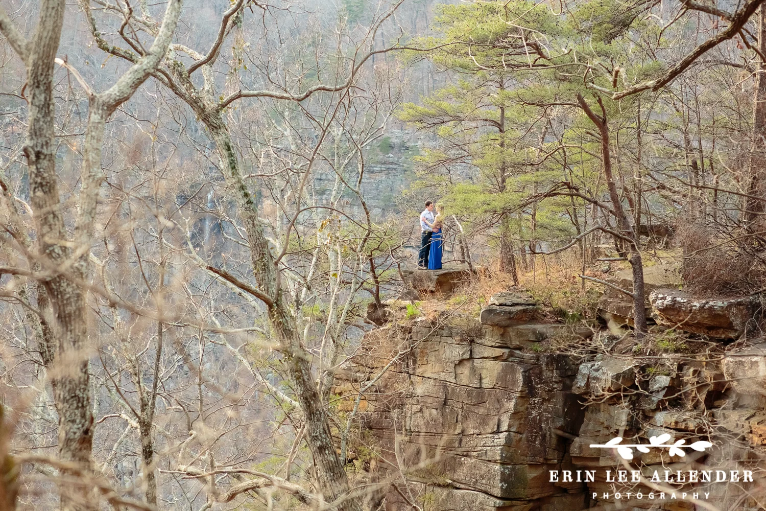 Engagement_Session_On_Cliff