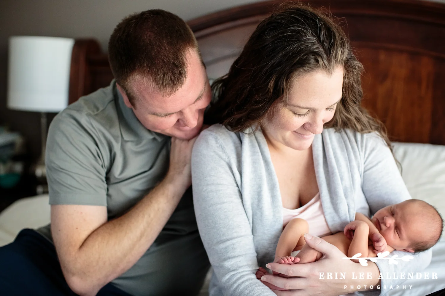 Husband_Wife_With_Newborn