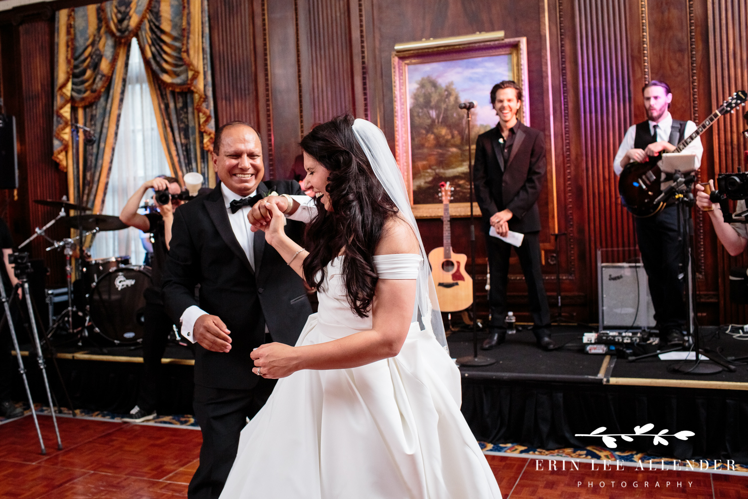 Bride_Laughs_Dad_Daughter_Dance