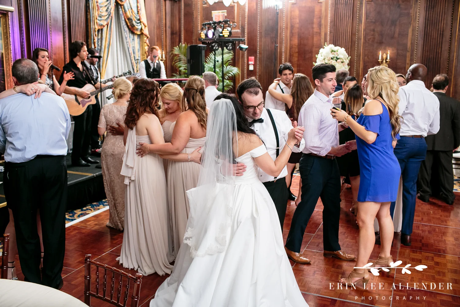Bride_Groom_Dancing