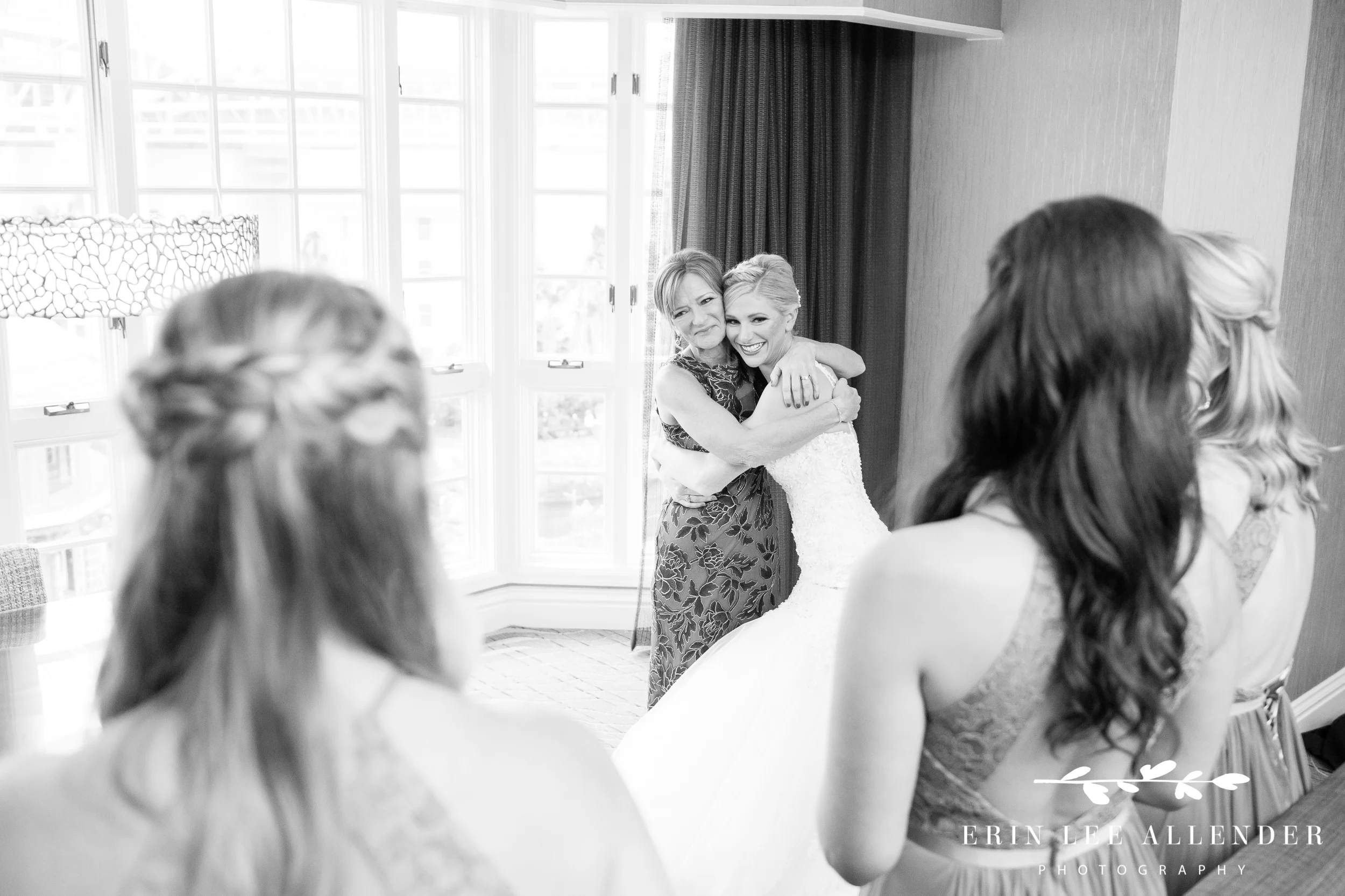 bride-hugs-mother