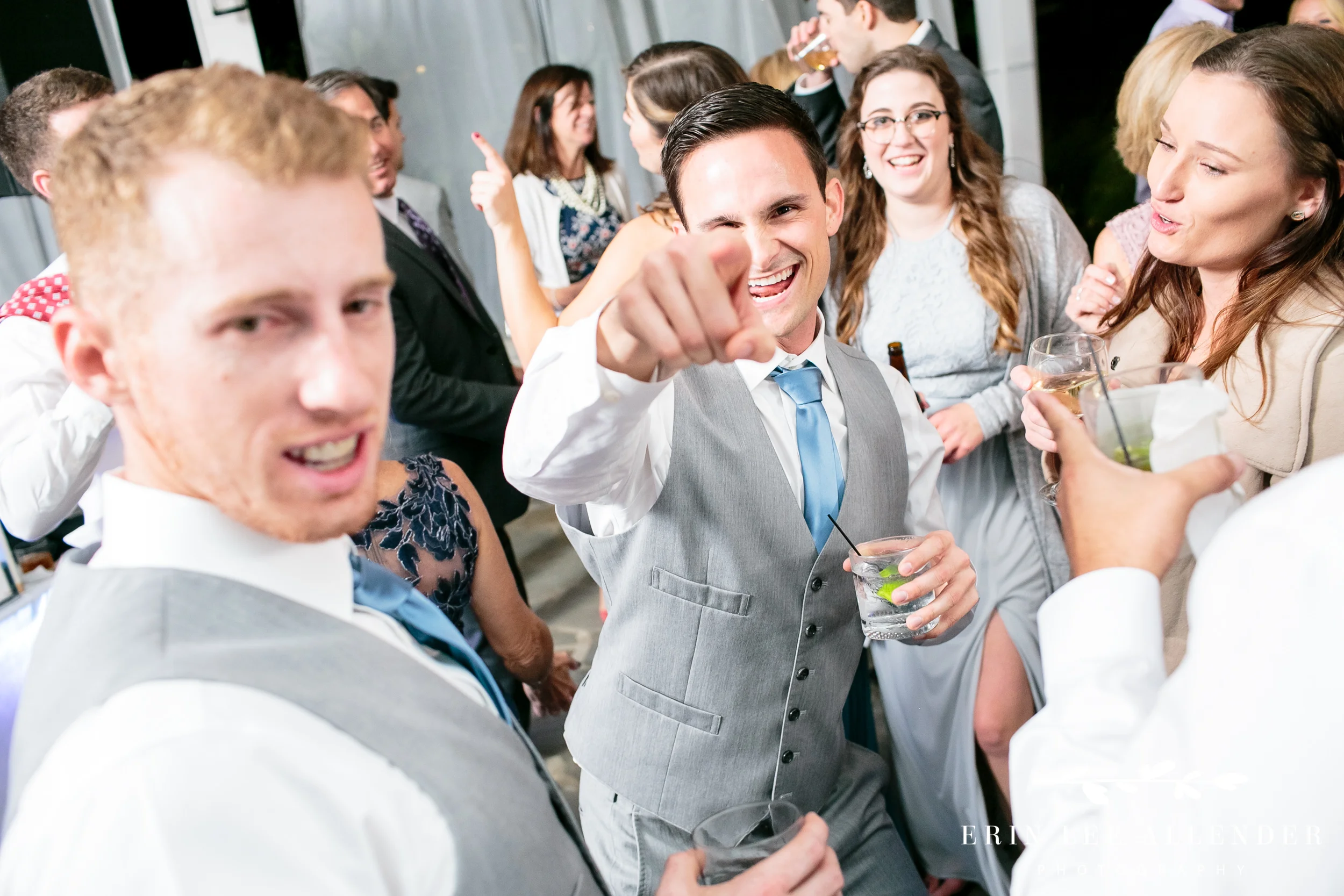 Groomsmen-being-goofy