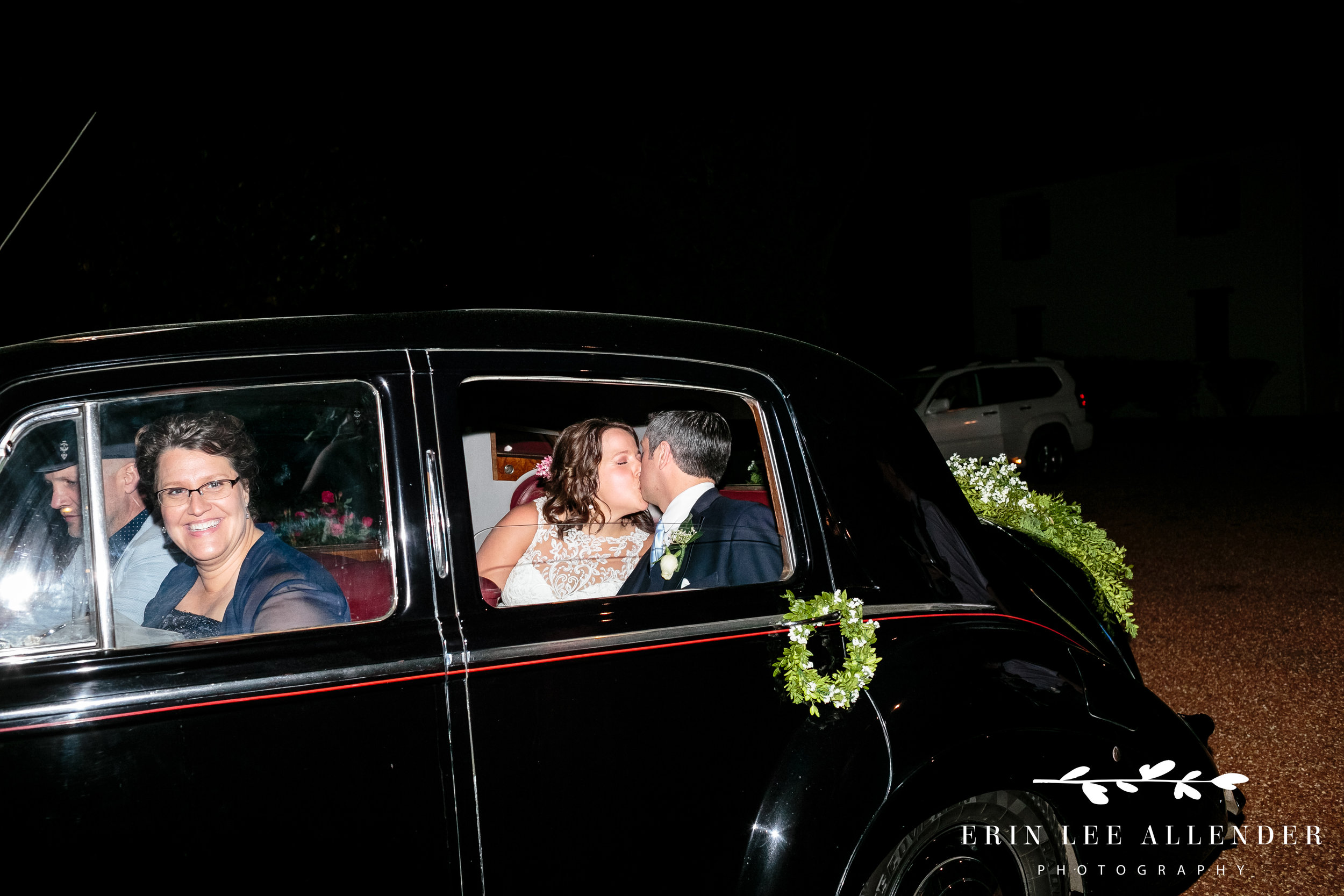 couple-kissing-in-back-of-car
