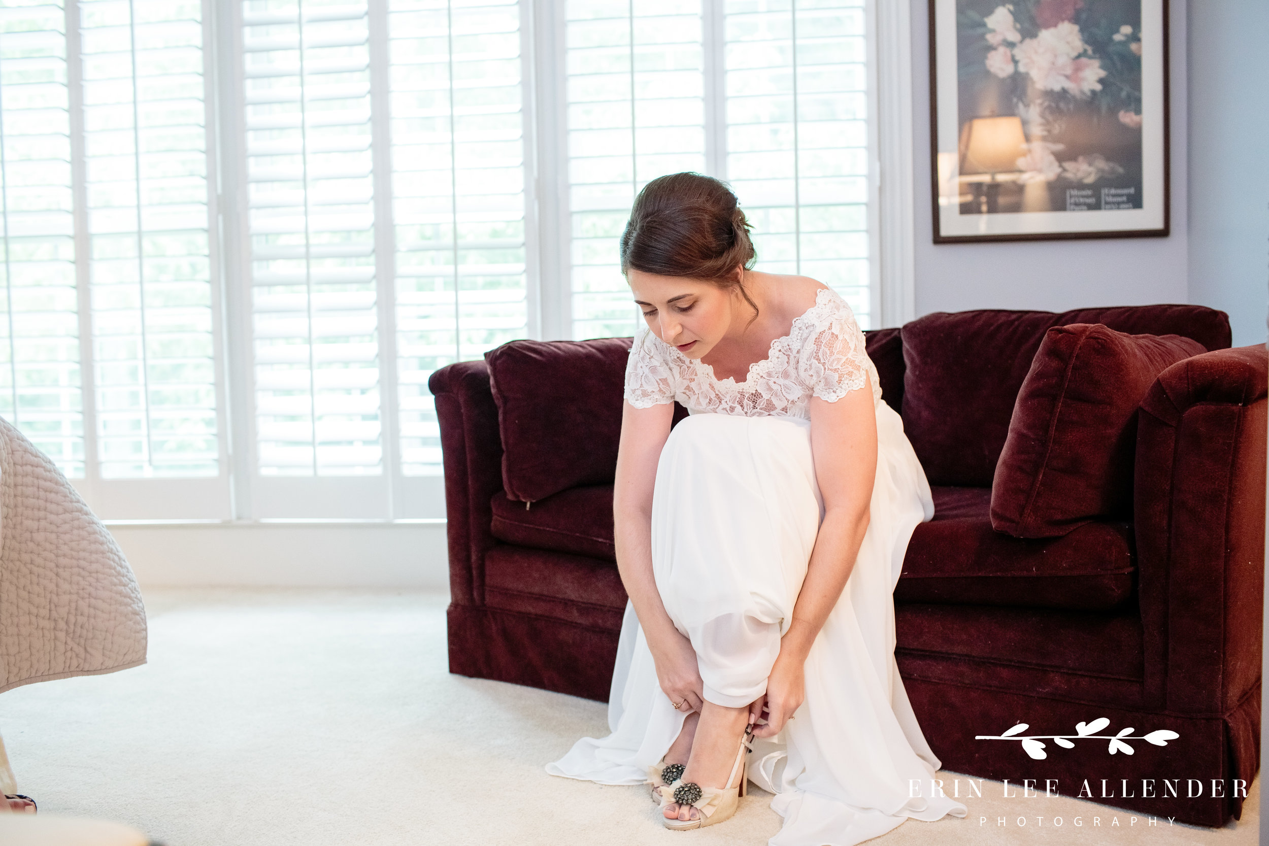 bride-putting-on-her-shoes