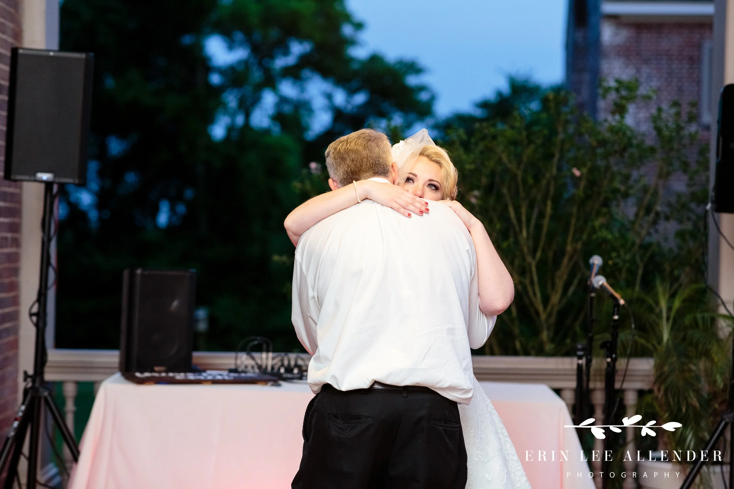 bride-hugs-dad