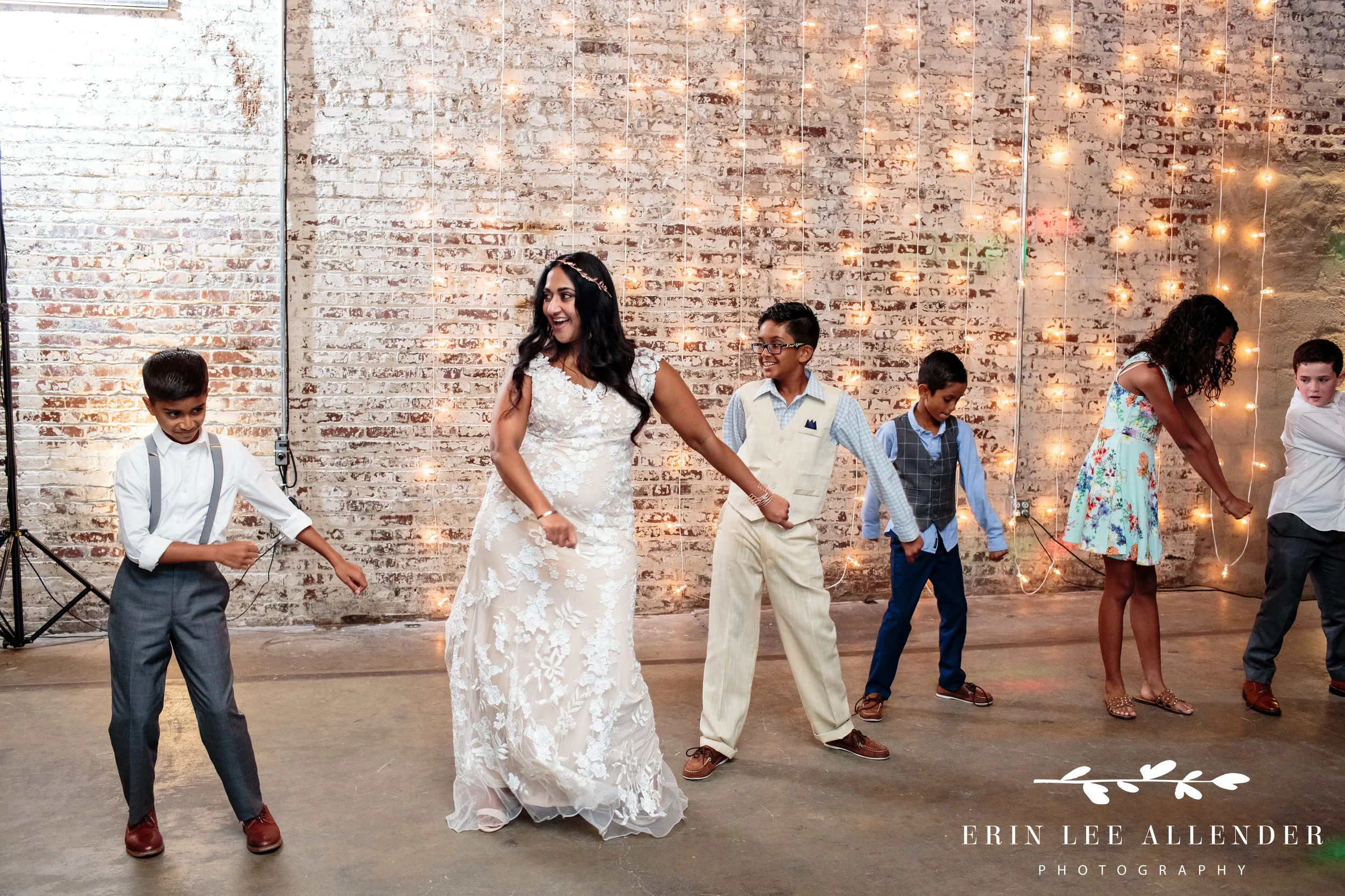 kids-teach-bride-to-floss