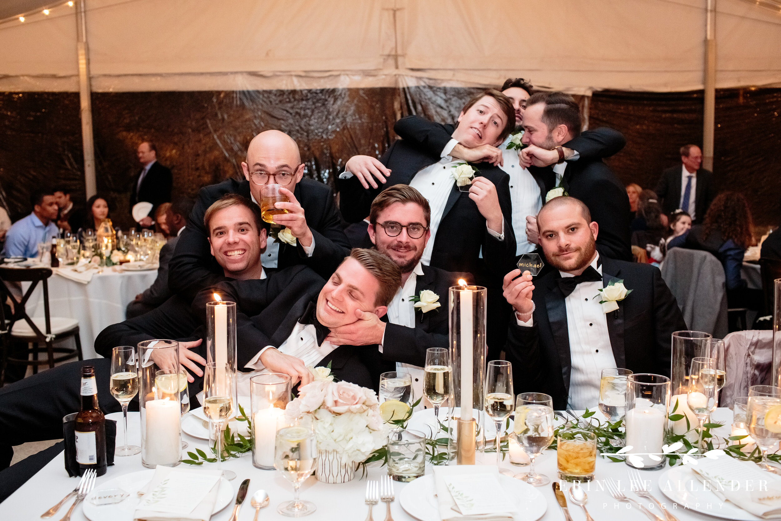 groomsmen-being-goofy