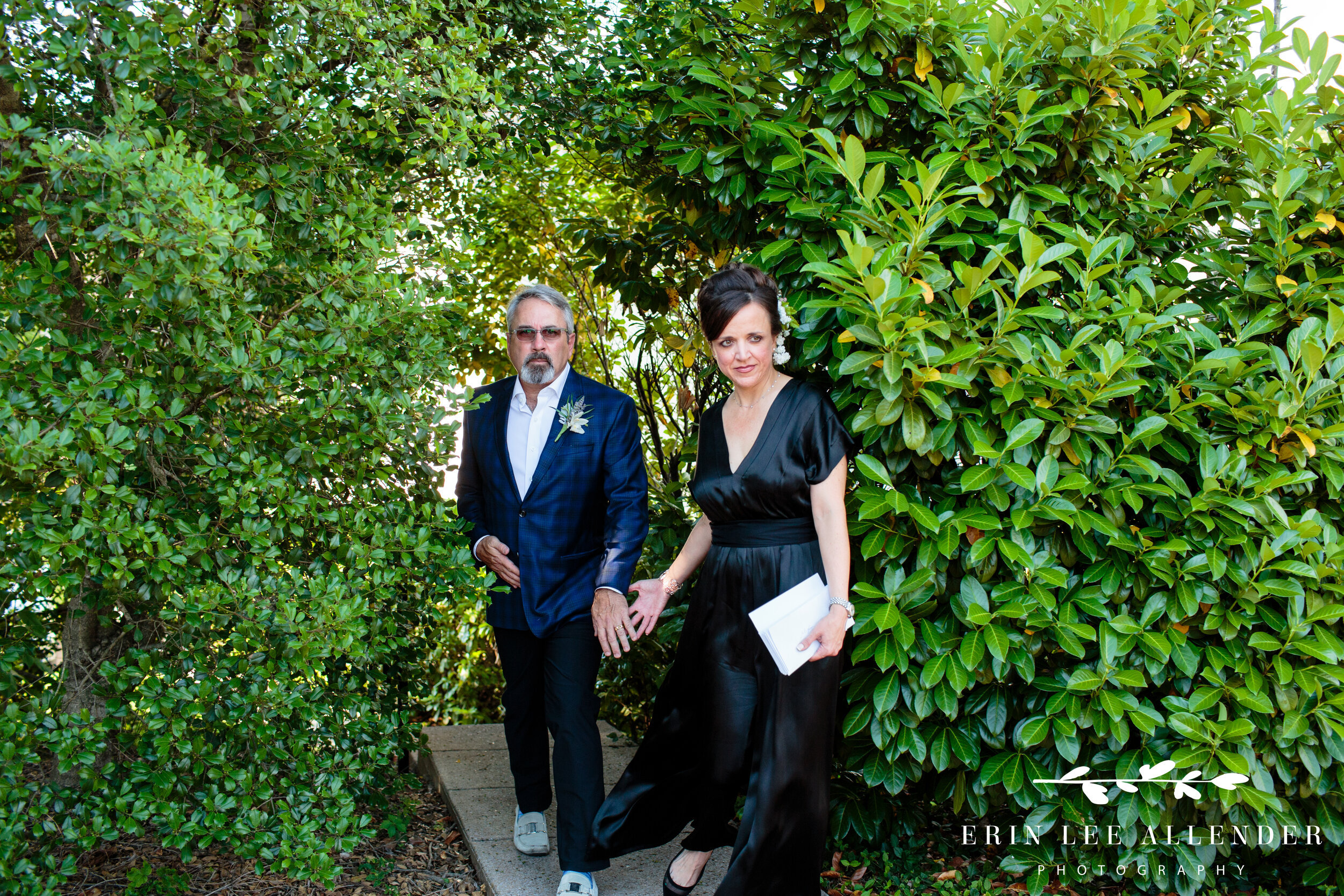 bride-groom-walk-to-reception