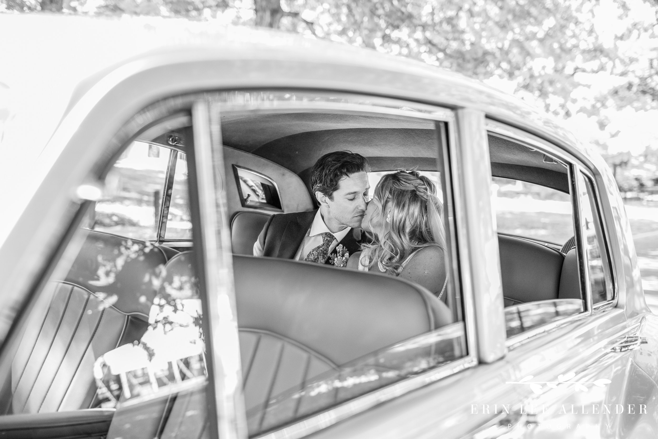 classic-car-wedding-portrait