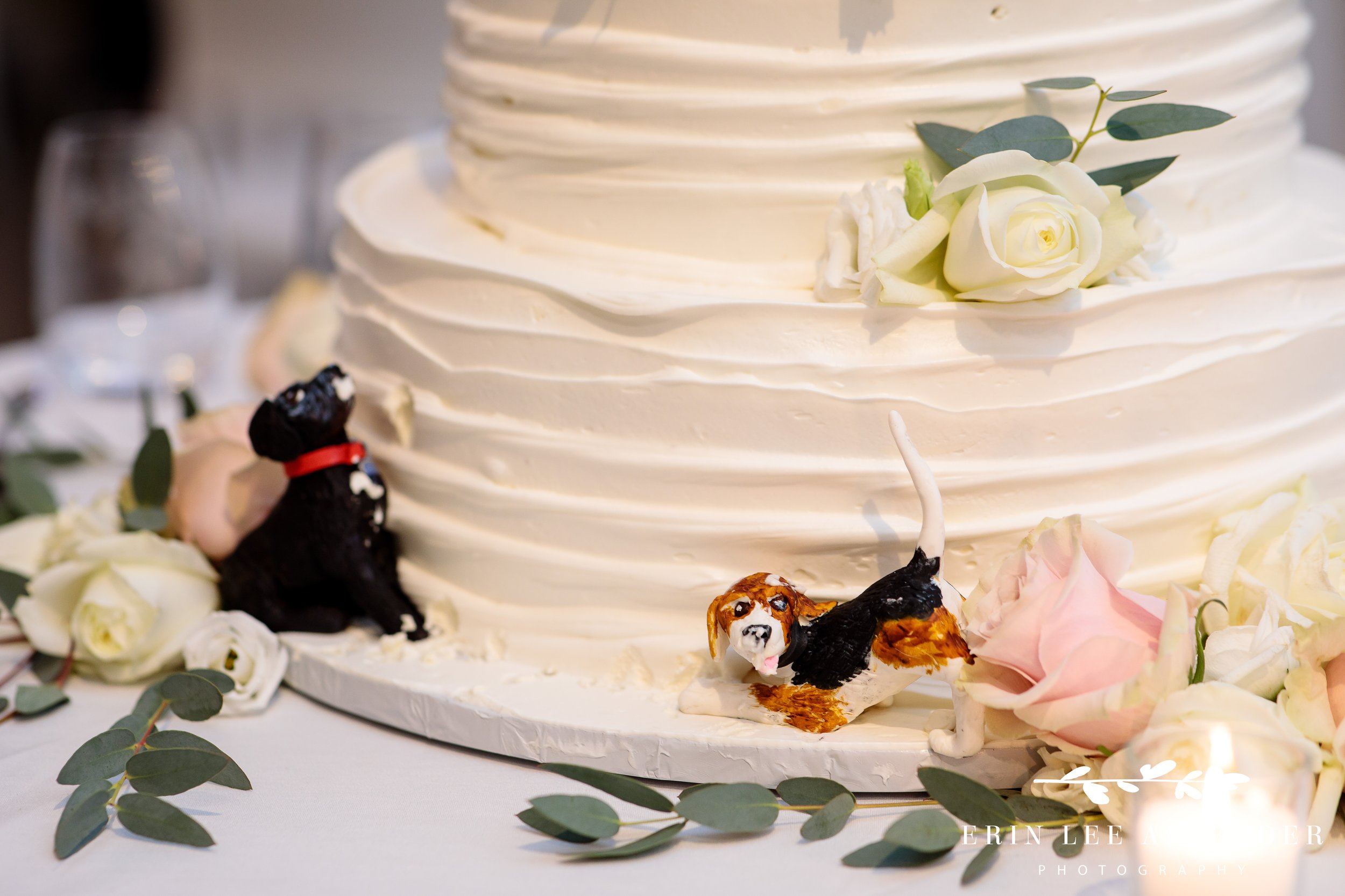dogs-on-wedding-cake