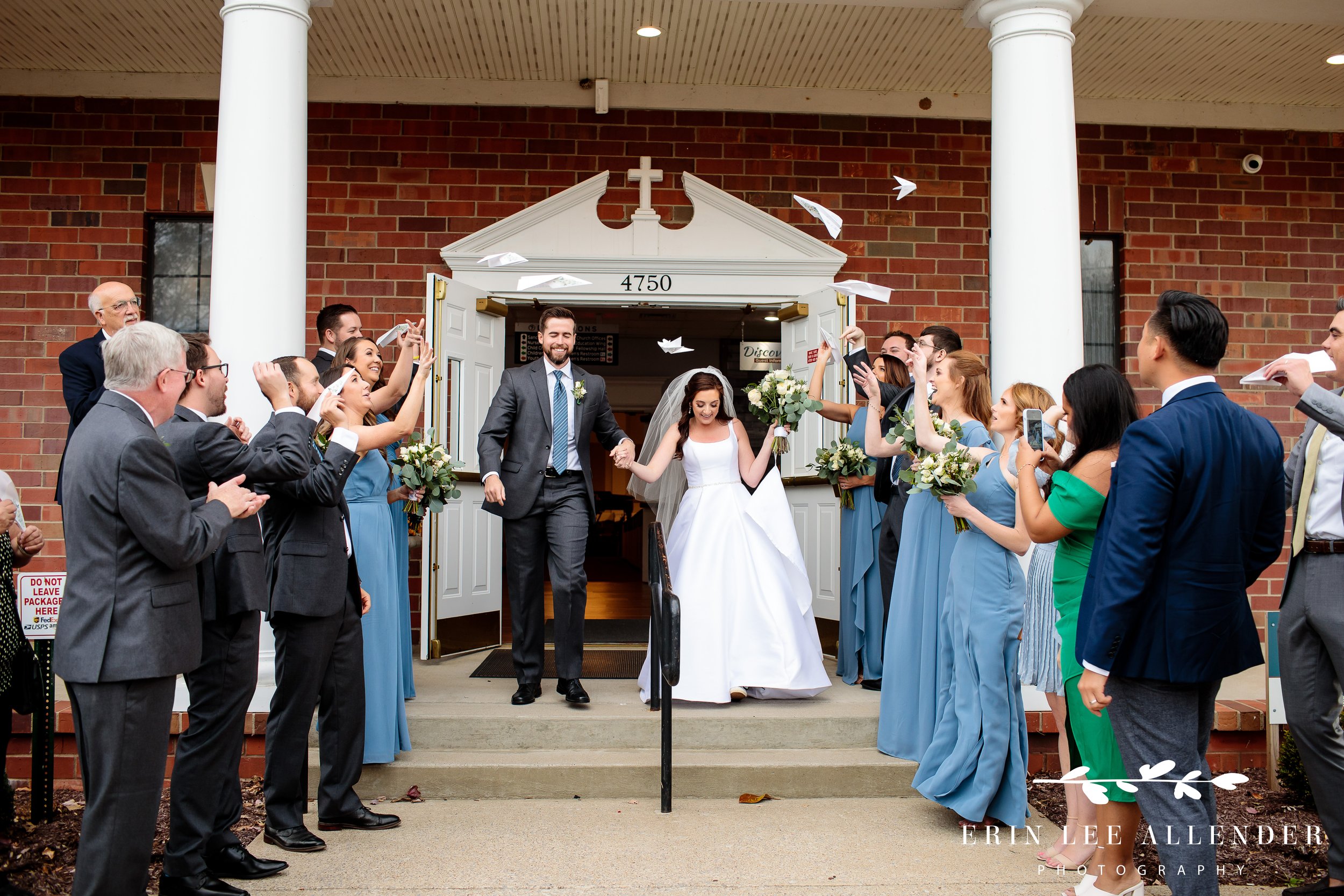 wedding-exit-paper-airplanes