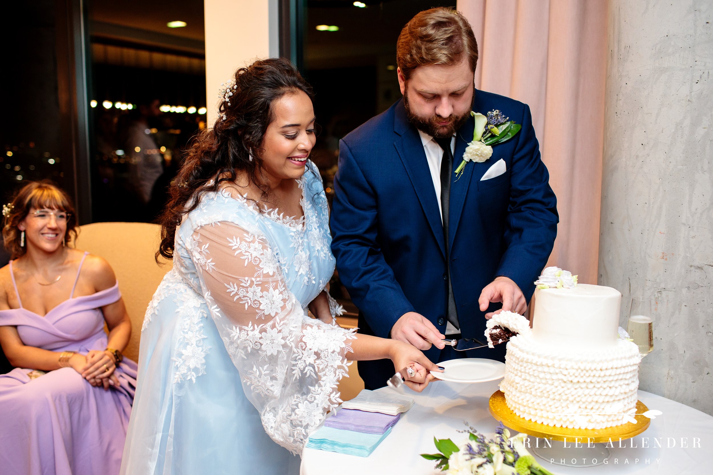 wedding-cake-cutting