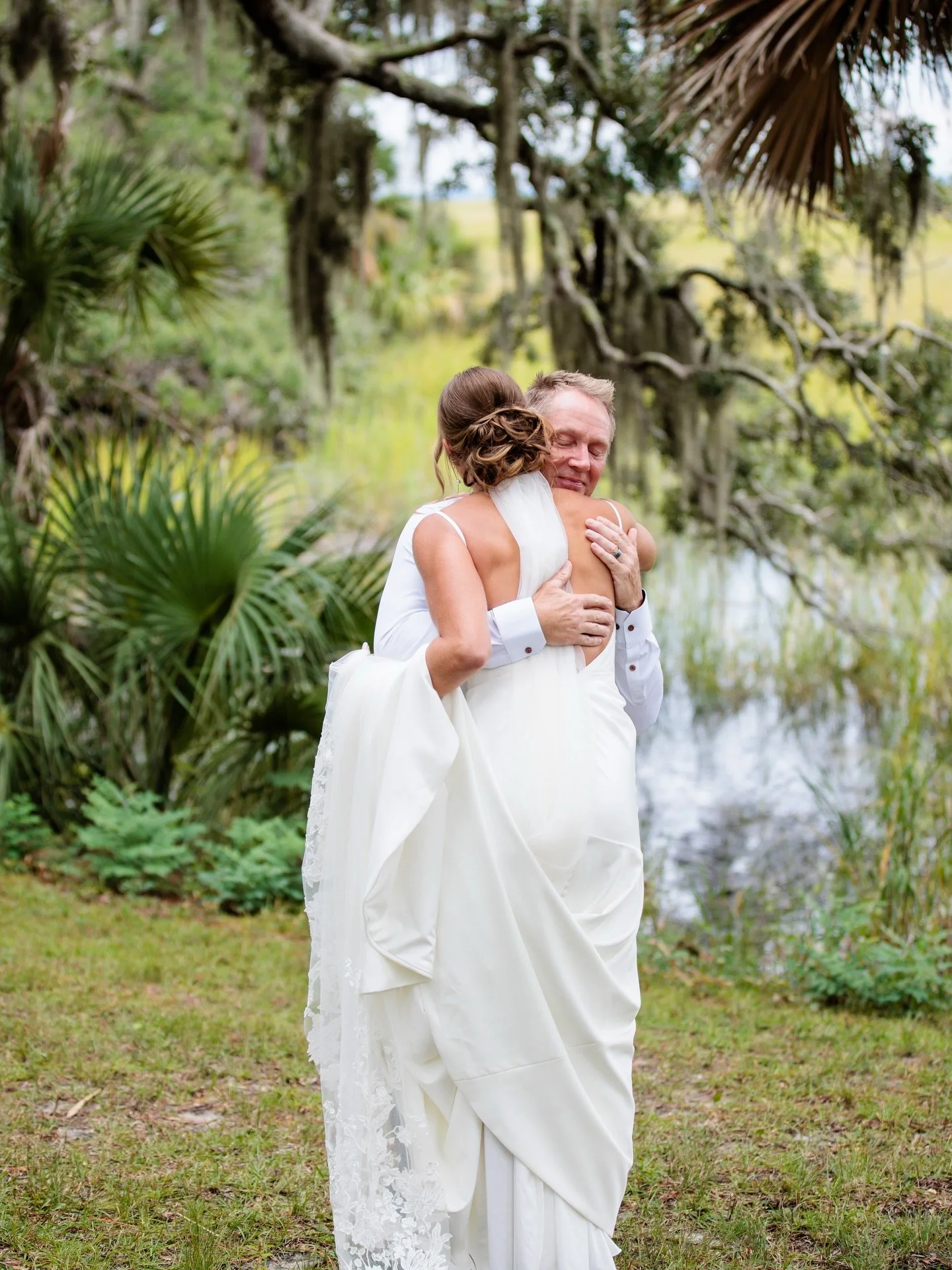 Throwing it back to Carlie&rsquo;s first look with her dad &mdash; and her brothers.
This moment. The whole family seeing her for the first time in her dress. Dad&rsquo;s face, her brothers right there with him &mdash; and mom watching it all unfold 