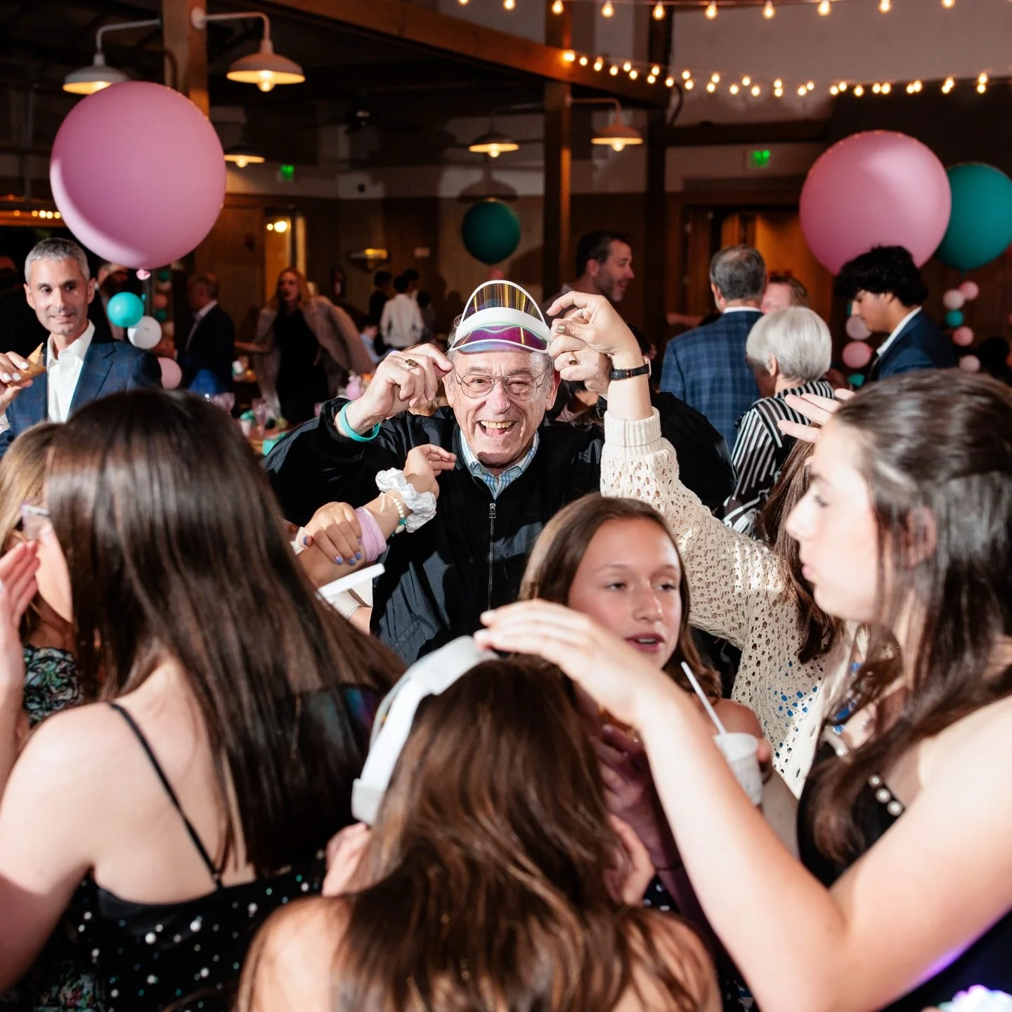 Nobody at this party needed a warmup. A few favorites from Sari&rsquo;s Beach Bash Bat Mitzvah at the Loveless Barn 🌊 Full gallery coming soon.
Planning @ellenhollisevents | Venue @lovelessevents | Balloons @swankyballoonco | Florals @branchestn | S