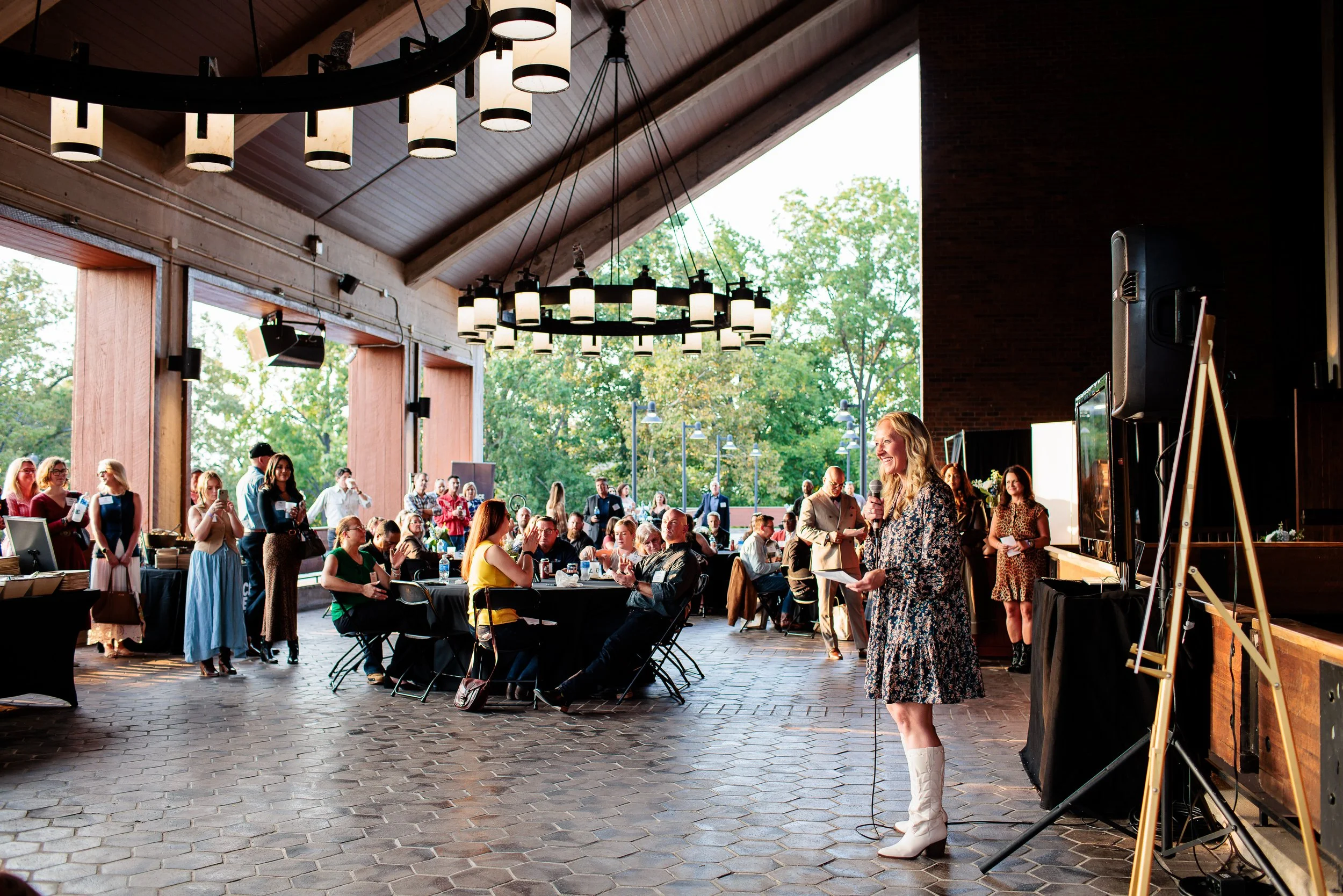 Wide photograph of the speeches during dinner at Face the Fight Night at The Opry in Nashville