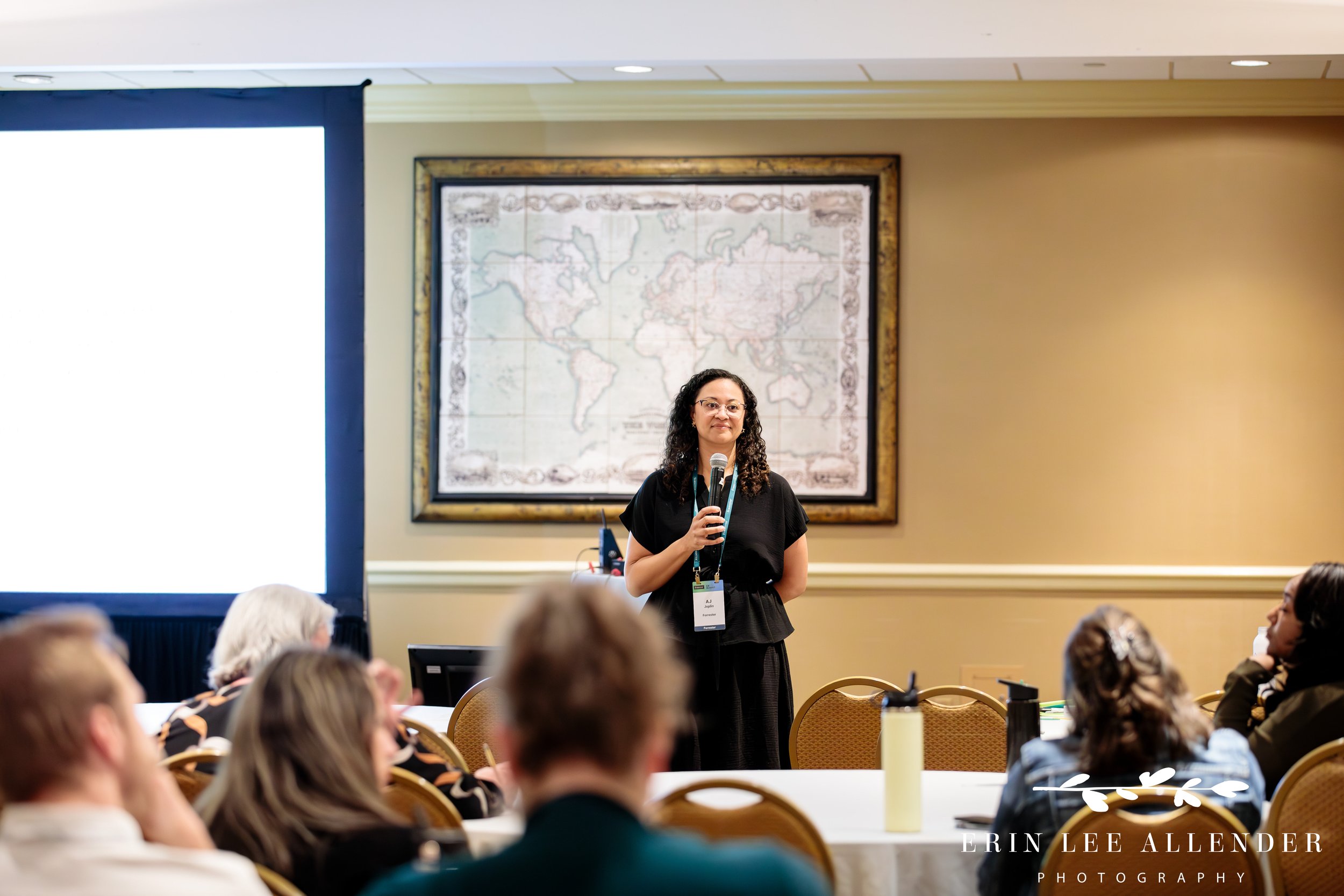 Nashville event photography — conference attendees listening to speake at tables during a Forrester CX Conference breakout session at Gaylord Opryland Hotel