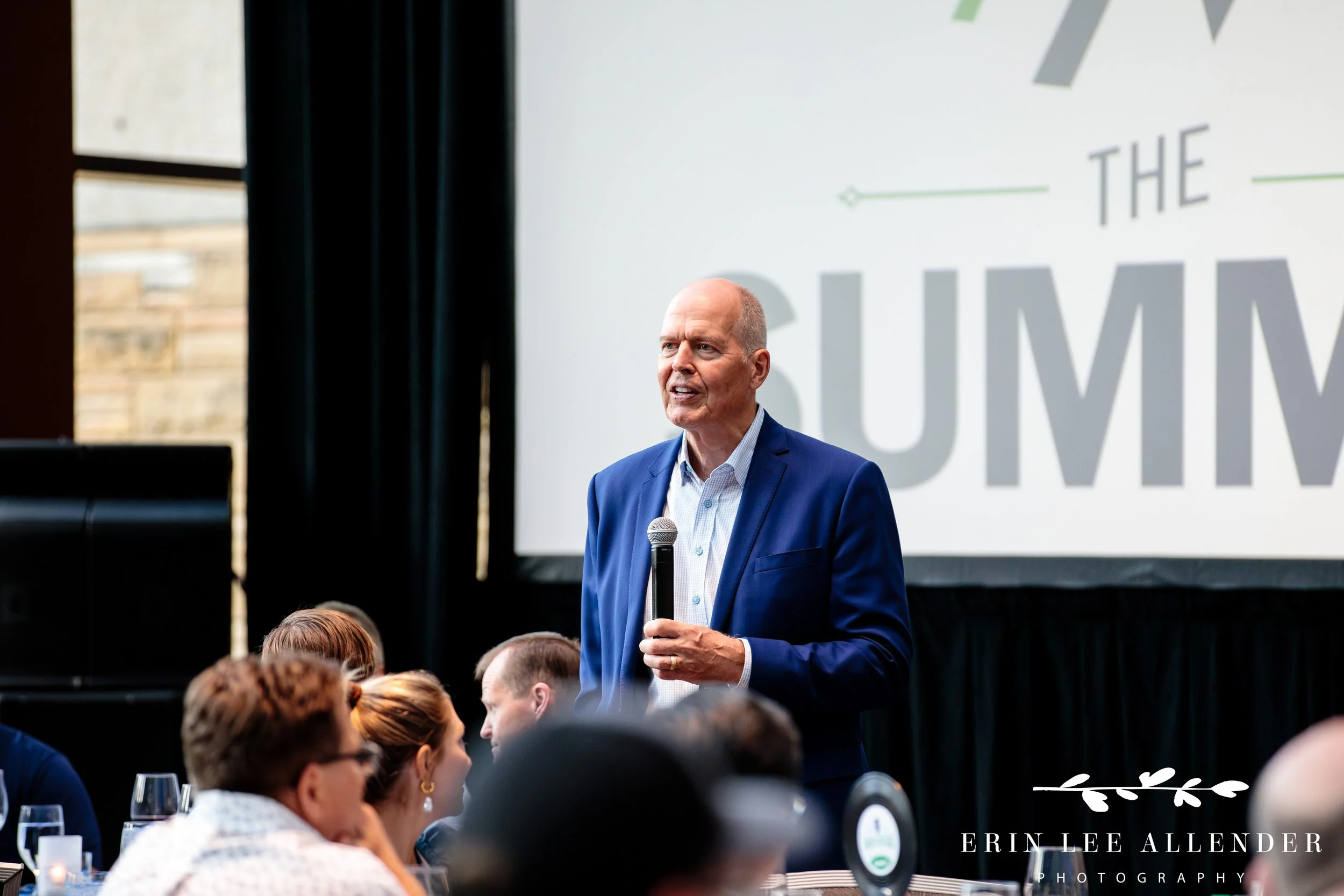 Nashville corporate event photography — CBIZ CEO giving closing remarks at CBIZ Nashville Summit closing party at Country Music Hall of Fame