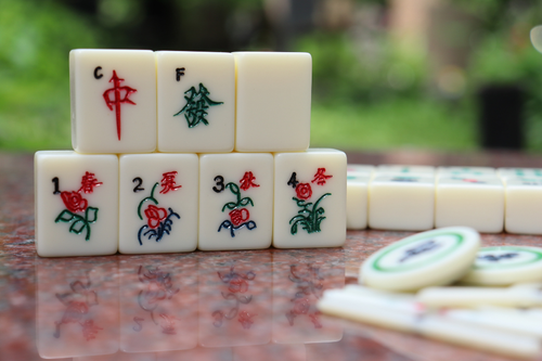 Draagbare Chinese Mini Mahjong Game Set Tegels Spel met Opbergdoos Activiteit Spel Tafel Spel Entertainment Bordspel for Thuis Reizen, Beige (Color : Green