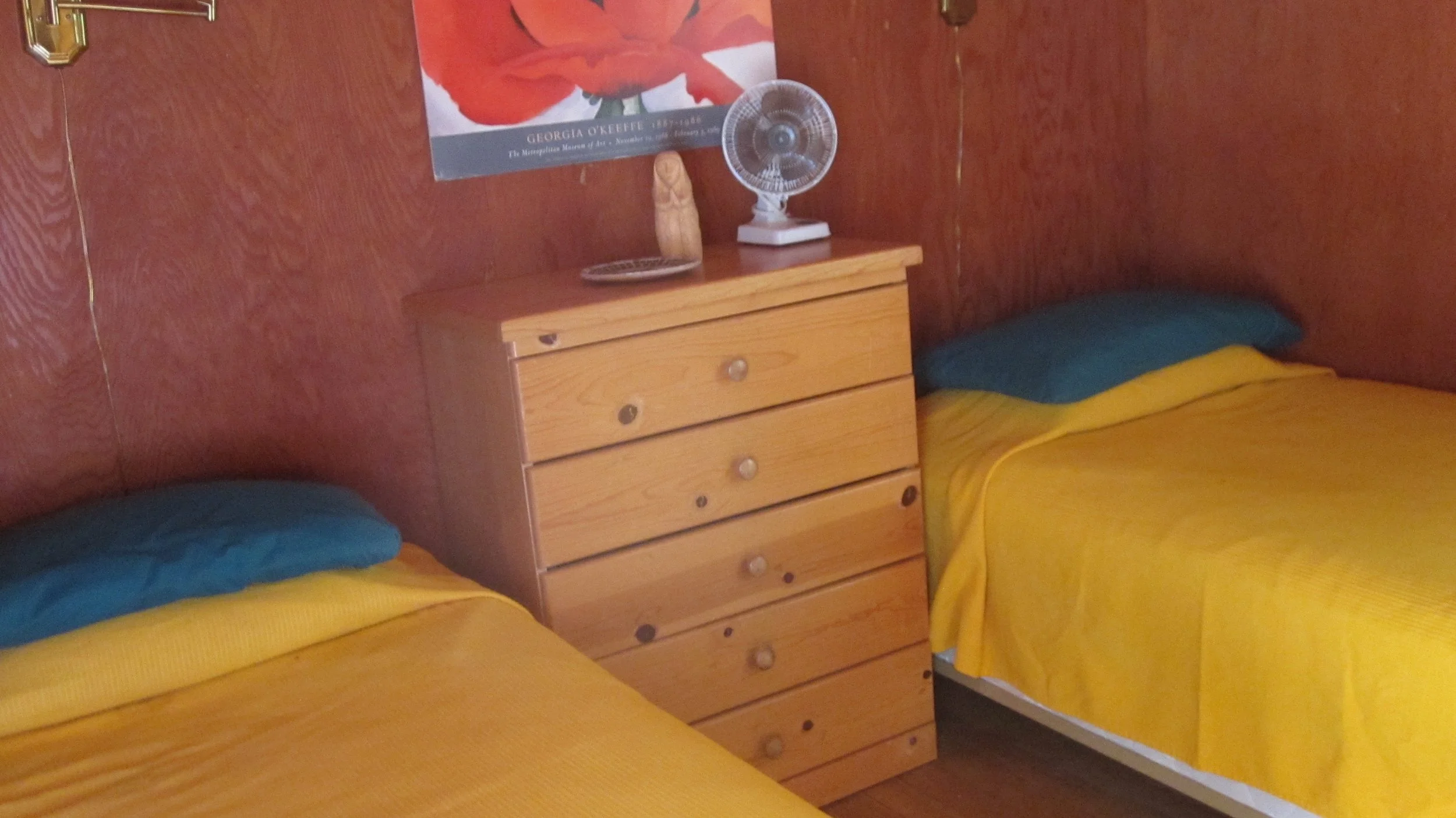 Tontso Cabin - 2 single beds.jpg