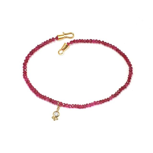 With #ValentinesDay approaching I've been drawn to a more colorful palette with pinks and reds. This #Spinel bracelet is the perfect hue for date night in yellow gold.💫 ⠀
.⠀
.⠀
.⠀ #amtjewelry #amtjewelrydesign #vday #treatyourself #giftsformom #chic