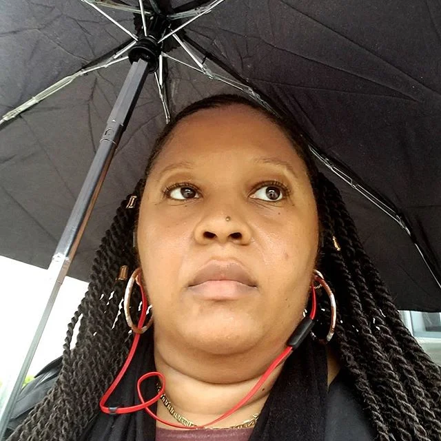 Yesterday I was singing Raindrops keep falling on my head. Today I am letting the sunshine in....Happy Friday everyone!!