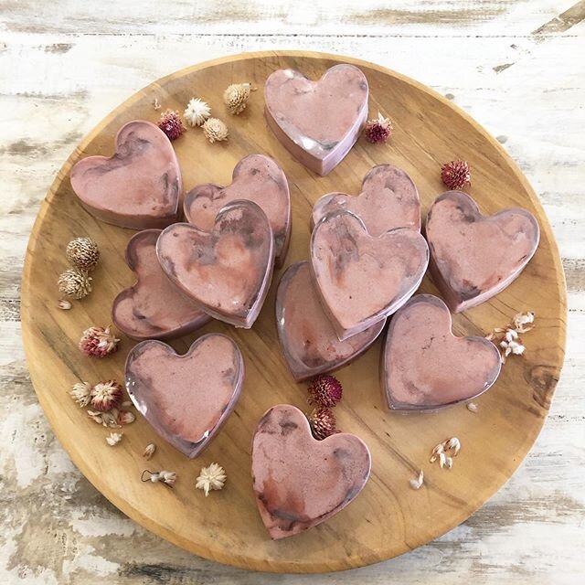 BEAUTIFUL PINK EARTH
.
.
.
our delicious pink earth soap is now available in mini hearts 💕 they smell divine. We have lots of fresh new soap including faves sea gypsy, indigo child 🙌🏽 .
.
.

#giliislands #giliair #healthyfood #healthy #island #eat