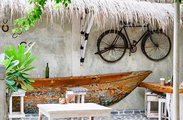 BOAT LOVE 💕 .
.
.
beautiful snaps of our traditional Lombok fishing boat by @travelphoto.love xx
.
.
.

#giliislands #giliair #healthyfood #healthy #island #interiordesign #vintagestyle #villa #eatclean #cleaneating #organic #organicfood #vegan #veg