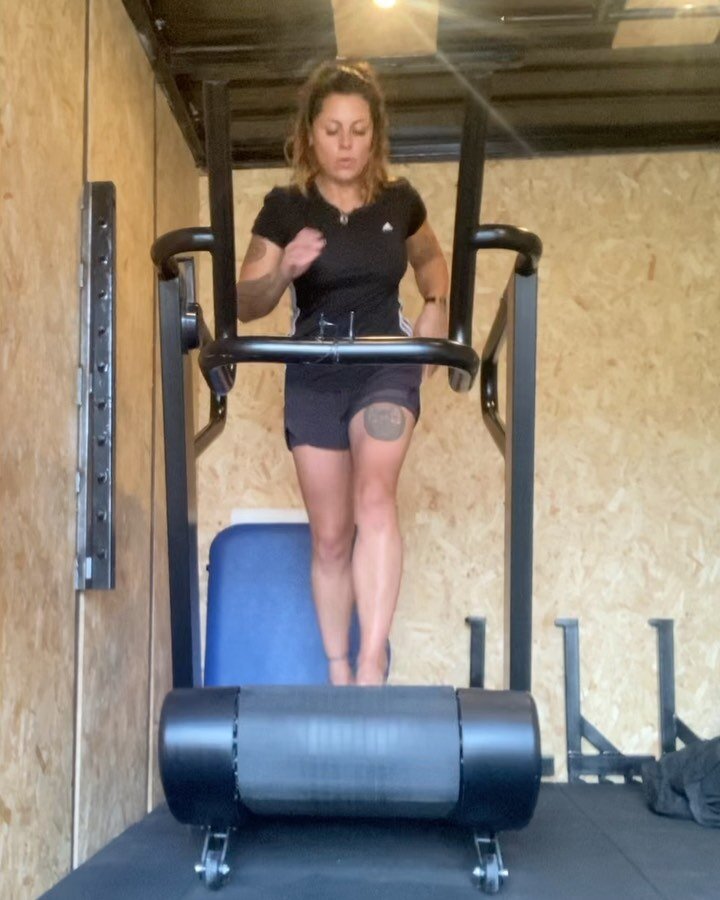 LUNCHTIME HIIT

&bull; 4 rounds
&bull; 40 seconds work 
&bull; 20 seconds rest 
&bull; 85% MHR 💥 

#lunchtimeworkout #workout #hiit #sweat #weightloss #power #slpt #thebodybox #onlinetraining #pt #lewes #brighton