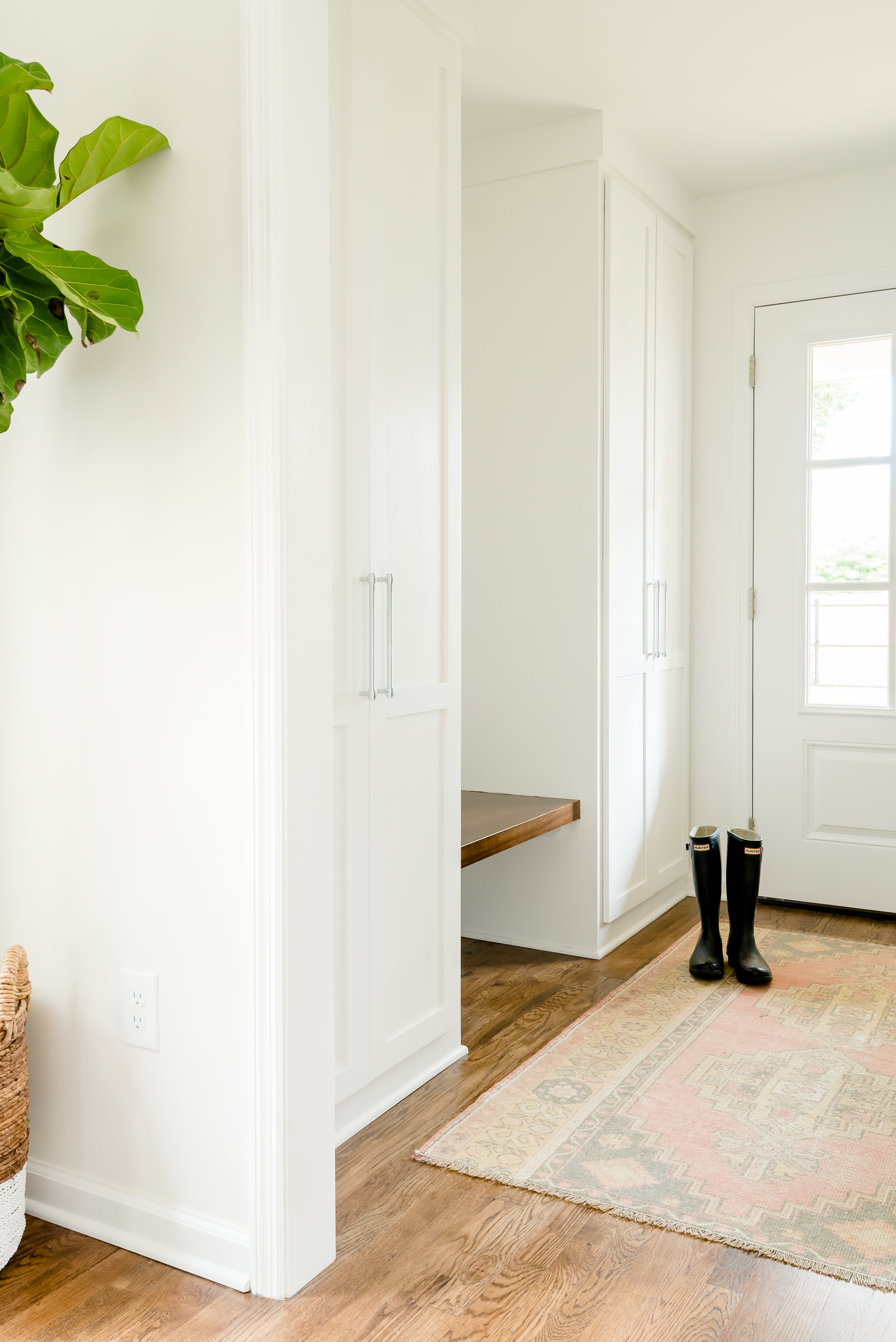  custom mudroom with twin wardrobes and a floating bench made of ash. 