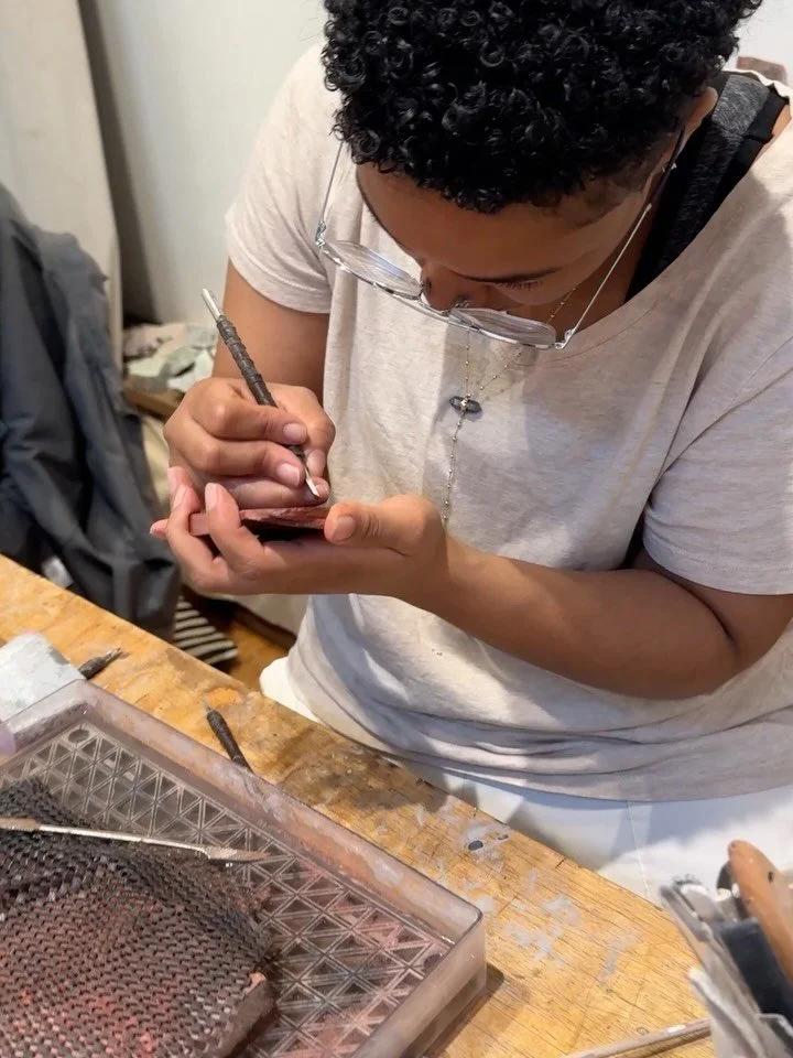 Coco @systemtism working on a relief carving in minnesota #pipestone. Beautiful piece taking advantage of the way the fine grain of that stone can hold detail #talisman #stonecarvingworkshop
