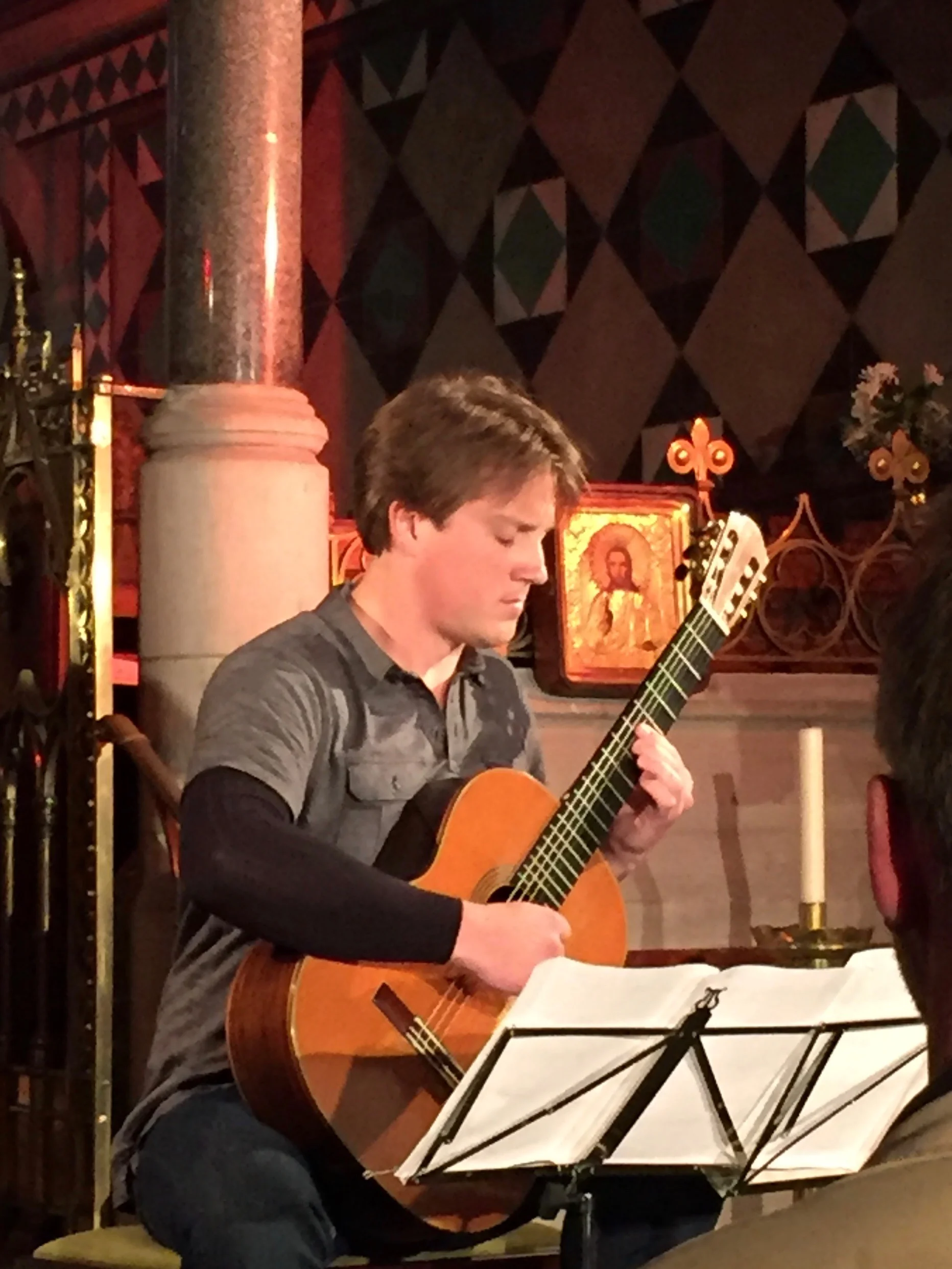 Stephen Fazio played the Cançoneta from Ascencio's Suite Valenciana.