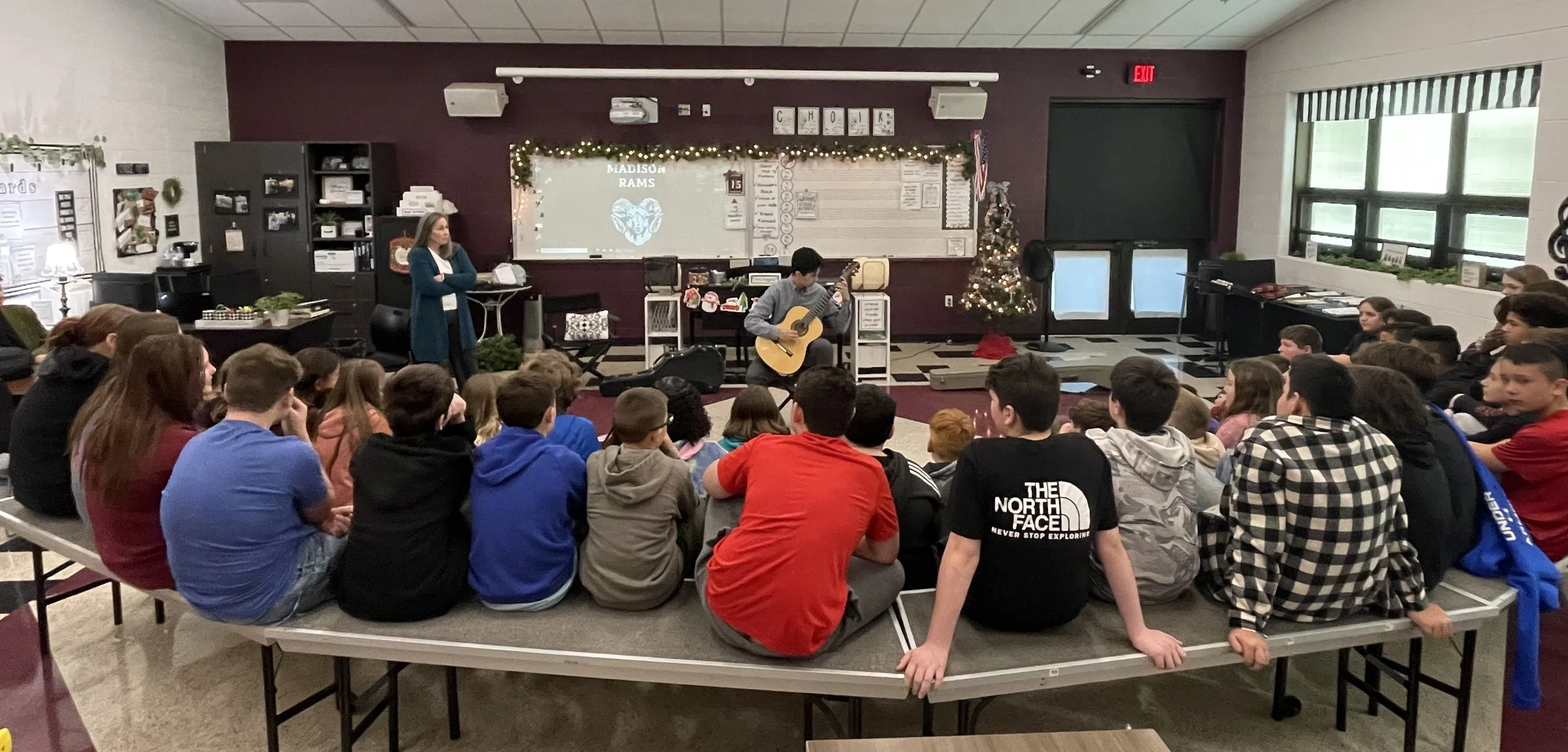 Oberlin Students Perform for Middle Schoolers — Stephen Aron