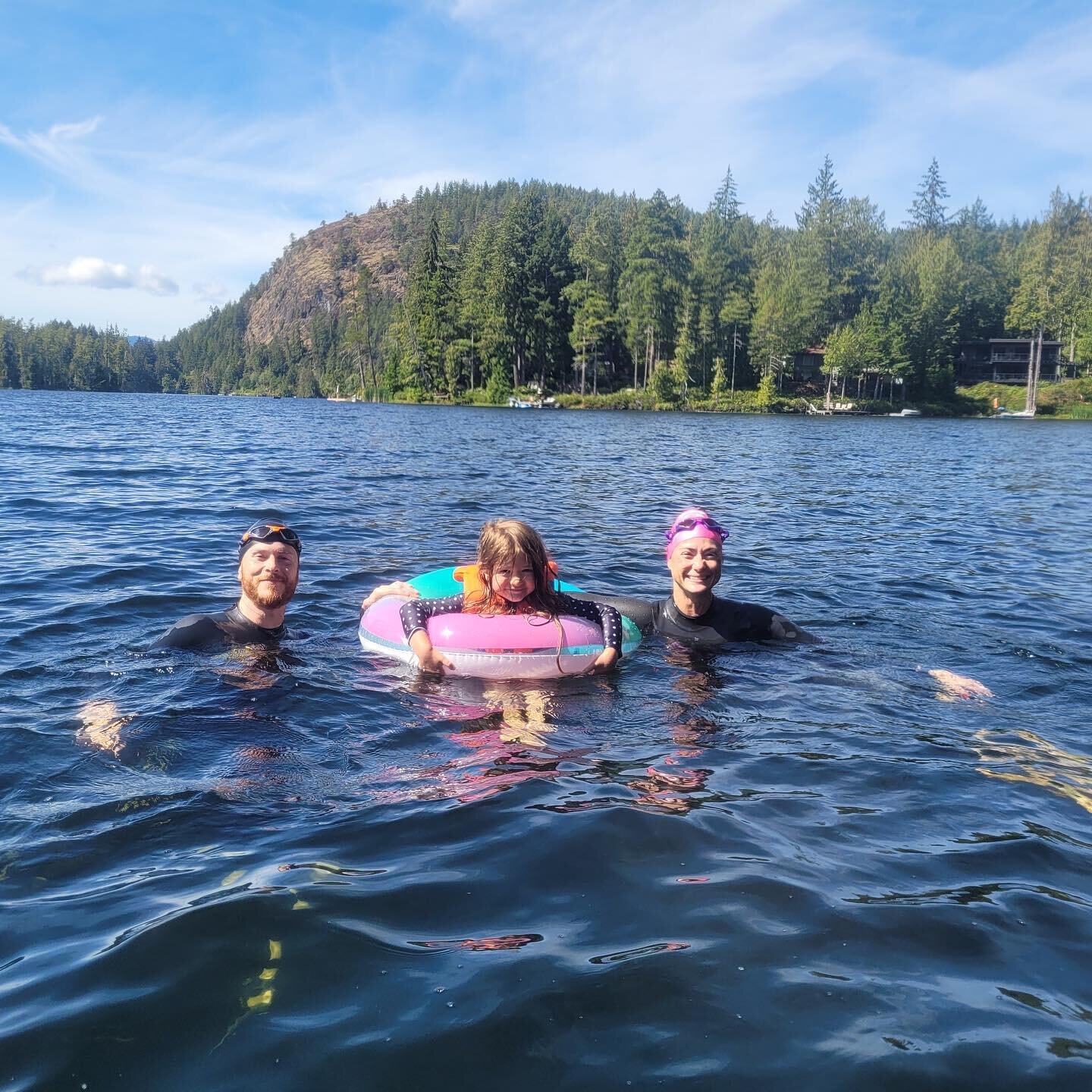 Highlights from an amazing long weekend in Pender Harbour with the Comberbach&rsquo;s &ndash; we love you guys!! ❤️❤️

Cozy in our tiny cabin, gorgeous hikes with incredible views (and big fat juicy blackberries), swimming in the lake and snorkeling 