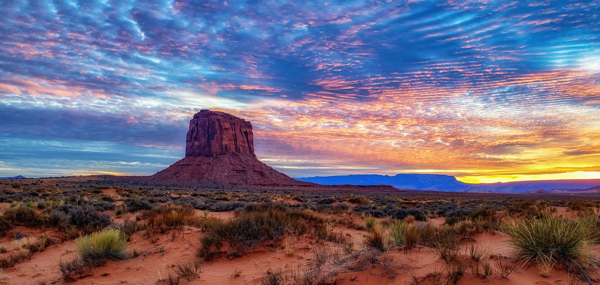 N.DLS.Sunset in Monument Valley.jpg