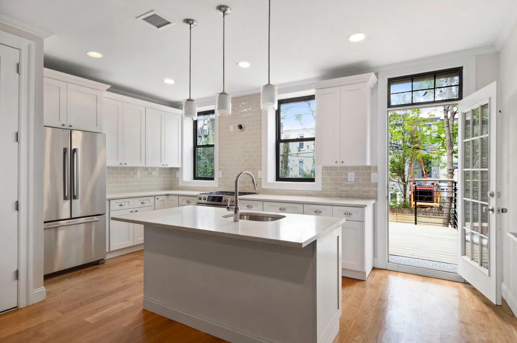 341 Bainbridge kitchen.jpg