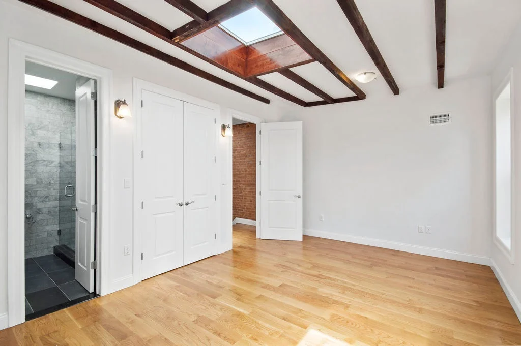 341 Bainbridge bed room.jpg