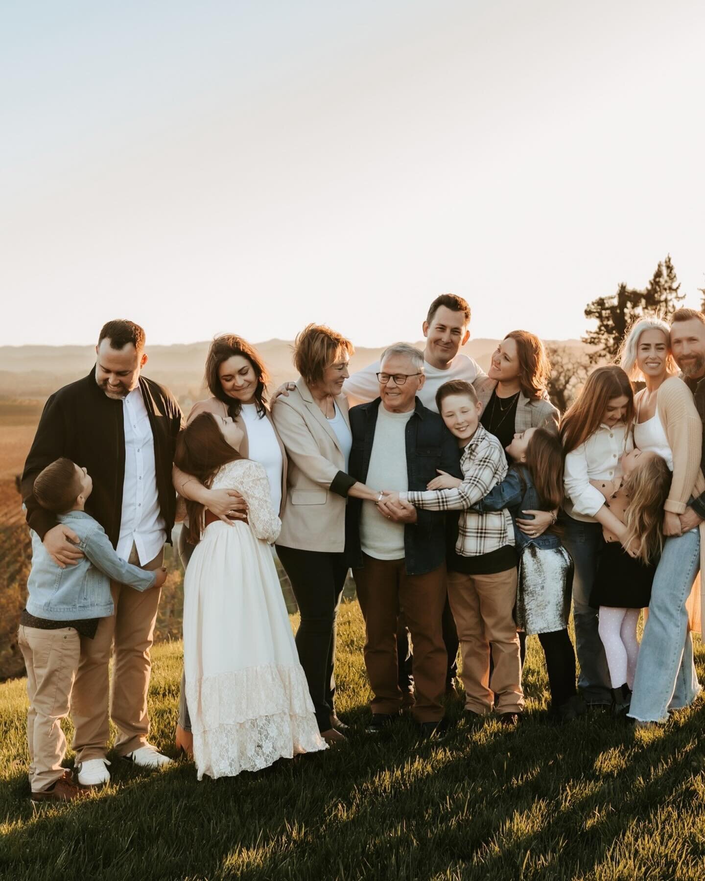 Some photographers aren&rsquo;t fond of extended family sessions because it&rsquo;s a lot of people to corral and can be quite challenging. I&rsquo;ve been super lucky with my extended family sessions and I really love them. This family was pretty mu