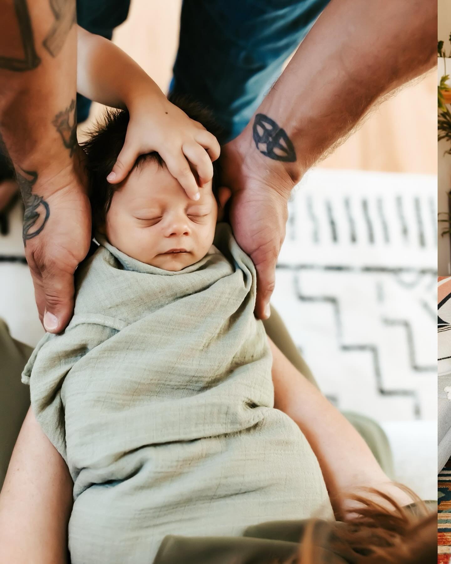 Baby Cedar - 9 days new. Pretty sure Laine and Adam have the most perfect home for in home sessions. PLUS, baby Cedar was amazing and big brother Saylor was absolutely adorable with him. I have too many favorites already! 
.
...
..
.
#themotherhoodex
