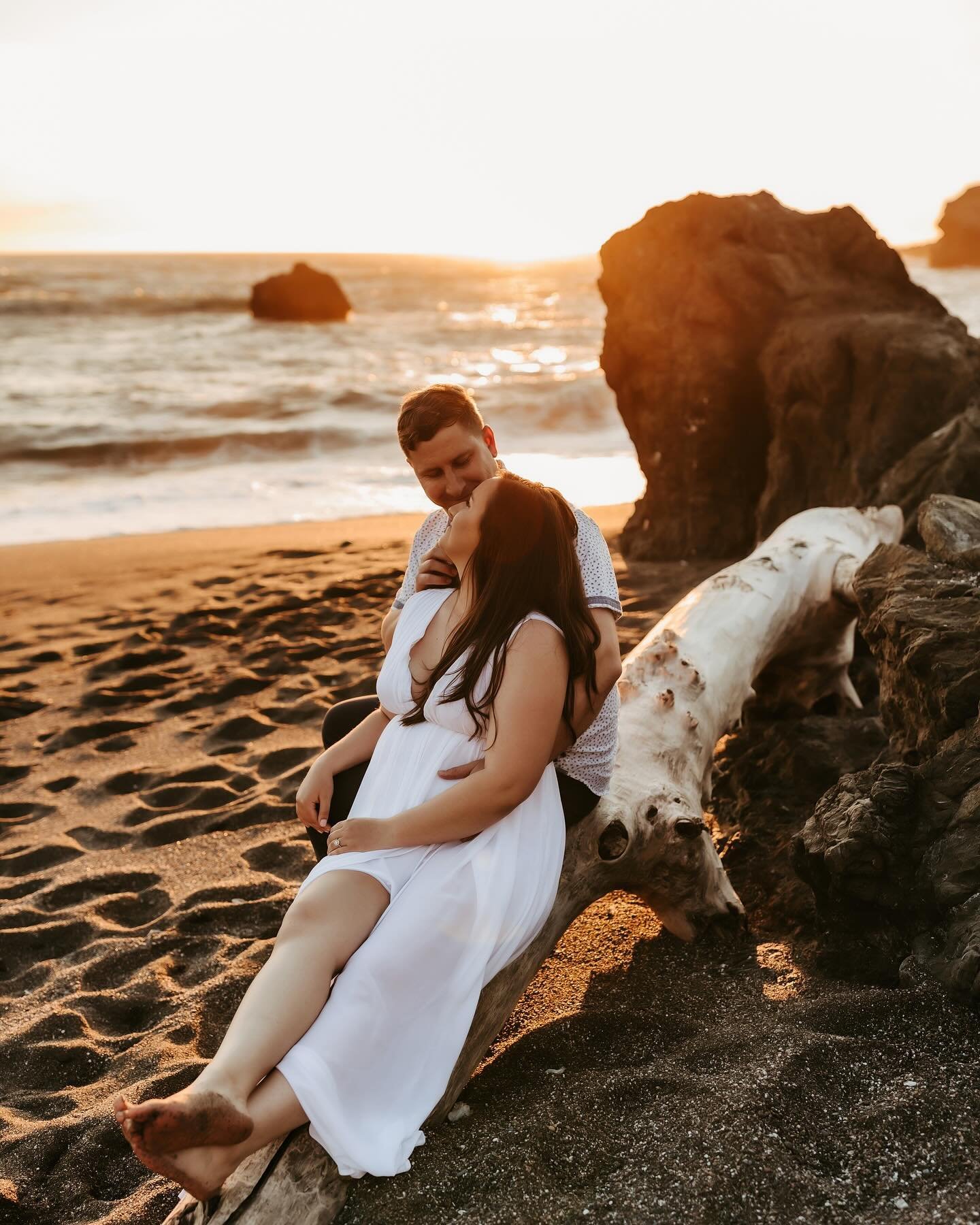 Beach sessions will always be my fave 😍
&hellip;
..
&hellip;
.
..
#engagmentphotography #engaged #californiaweddingphotographer #subject_light #beachengagement #sonomacountyweddingphotographer #weddinginspo #californiaweddings #postthepeople #santar