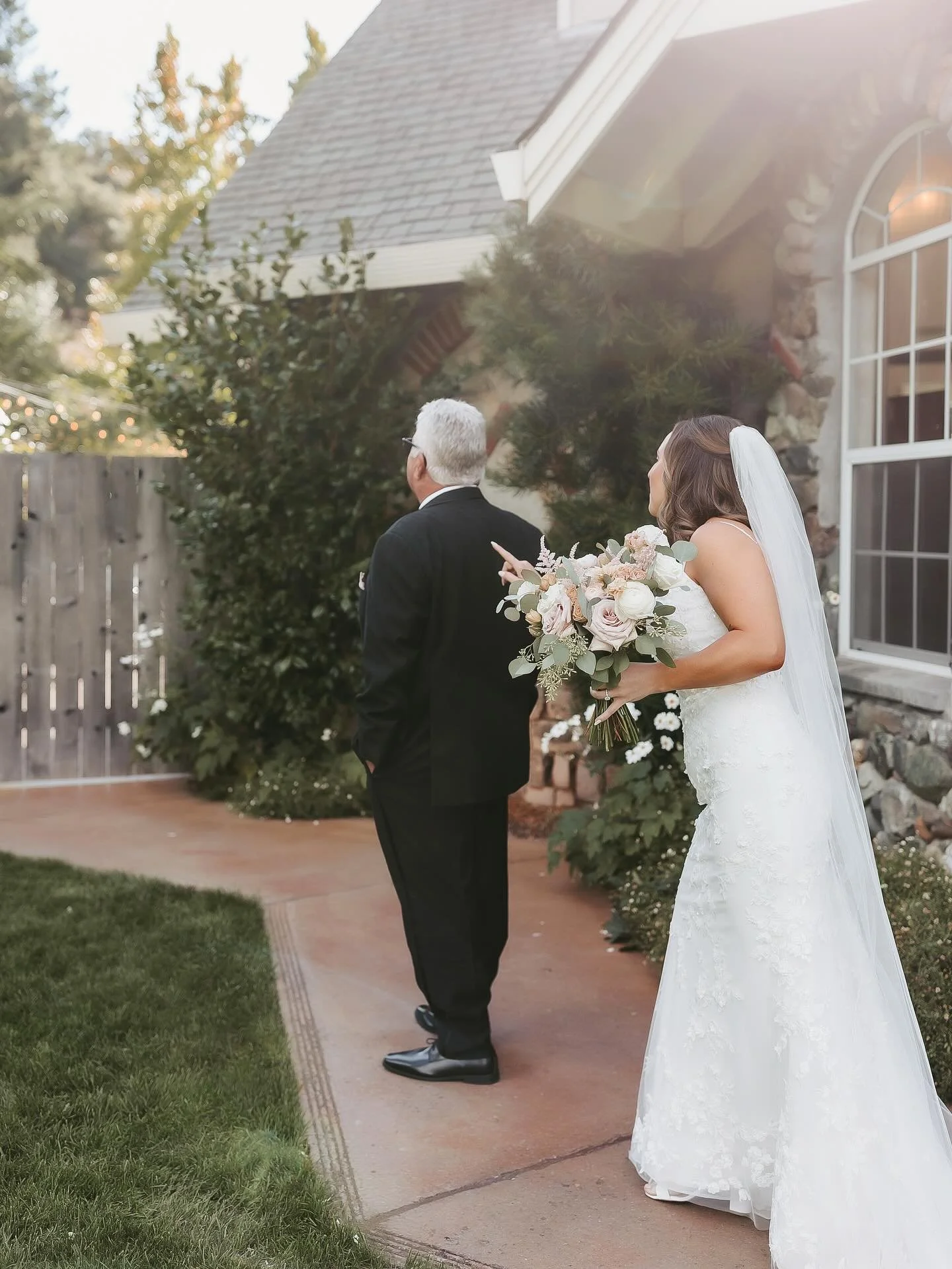 The cutest father-daughter first look ever 🥹😭. Just delivered this wedding gallery and these are some of my favorites from it. So sad it&rsquo;s finished but my absolute favorite part of wedding photography is seeing the gallery as a whole. It tell