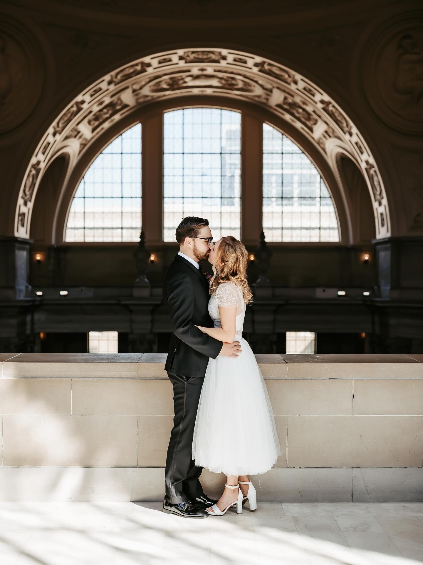 Feeling like I need another SF city hall elopement! The beauty of this building paired with a sweet couple - you can&rsquo;t beat it!
..
&hellip;
.. 
..
&hellip;
..
.
..
#sanfranciscocityhallwedding #sanfranciscocityhall #californiaweddingphotographe