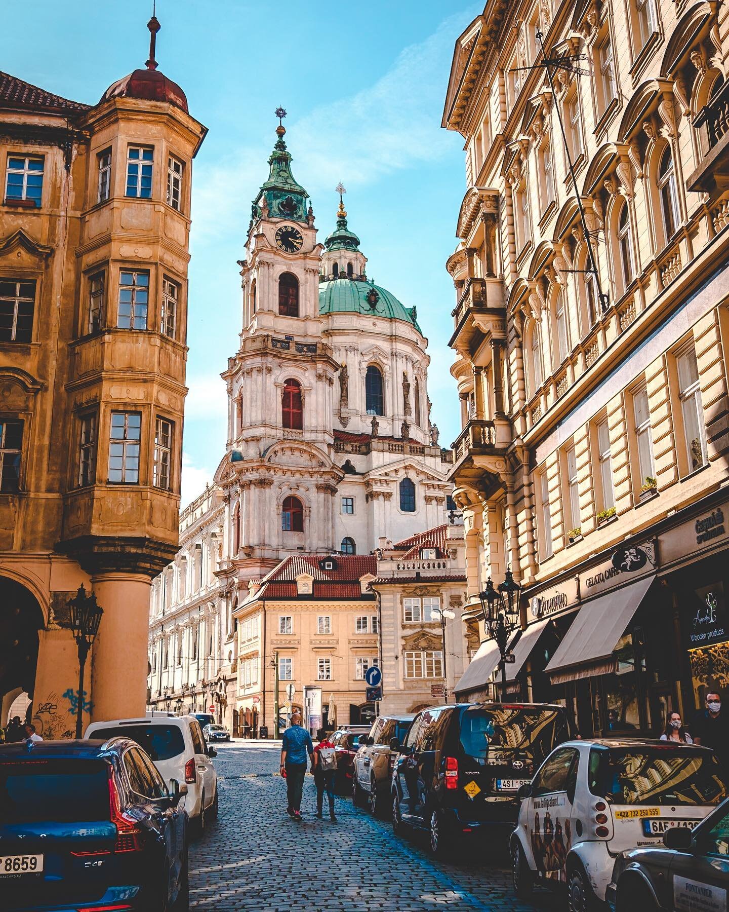 I would be much more happier to see the cities without cars, they are way more distracting than humans🤷🏻&zwj;♂️🇨🇿✌🏻#Prague #lockdown #quarantine #emptyprague #travel #instaczech #travelczech #stnicholaschurch #oldtown #visitczech #travellocal