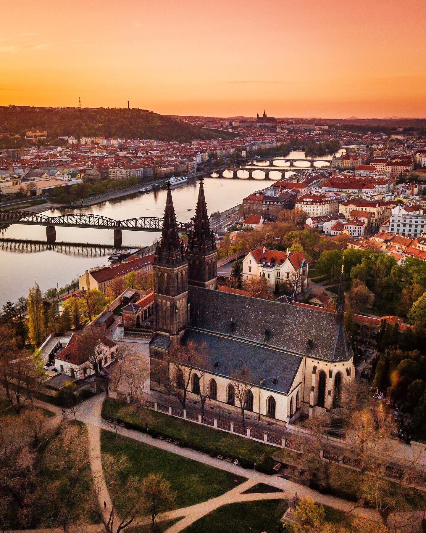 One of the best cities where to be at #lockdown 😉  Where are you stuck? Yesterday I went with @bublikjosef to chase some sunset around Vysehrad and I guess it was worth it ✌🏻😷🇨🇿 #Prague #thisisPrague #vysehrad #gothic #fortress #basilica #cemete