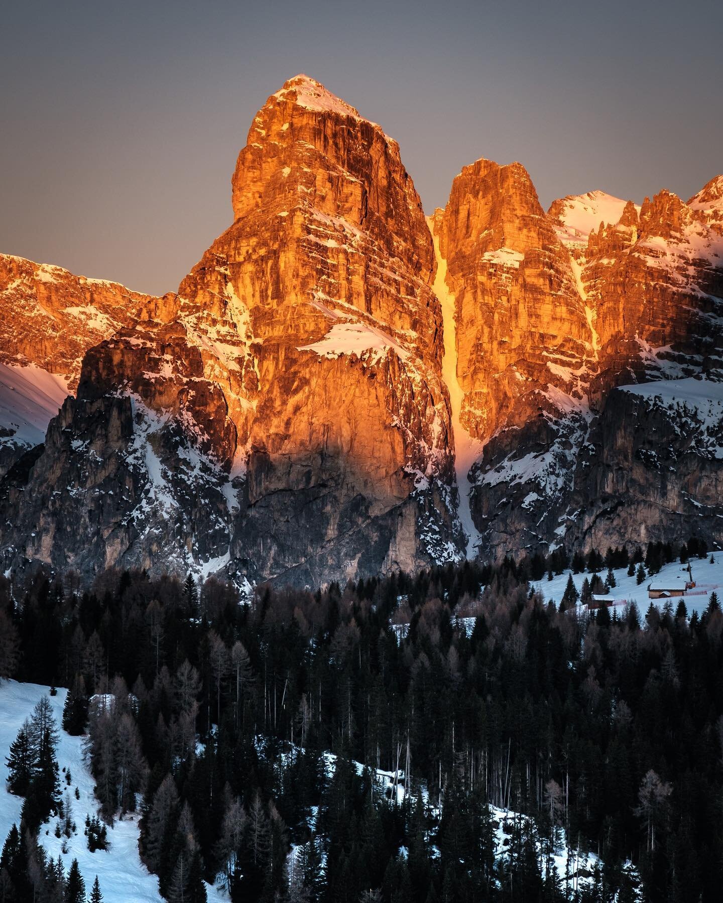 Chasing sunrises in Dolomites 🇮🇹😍🌅 #southtyrol #altabadia #travel #italy #mastertravelphotography2020 #visitdolomites #dolomites #chasingsunrise