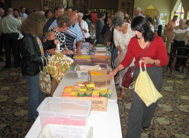 The congregation fills school kits