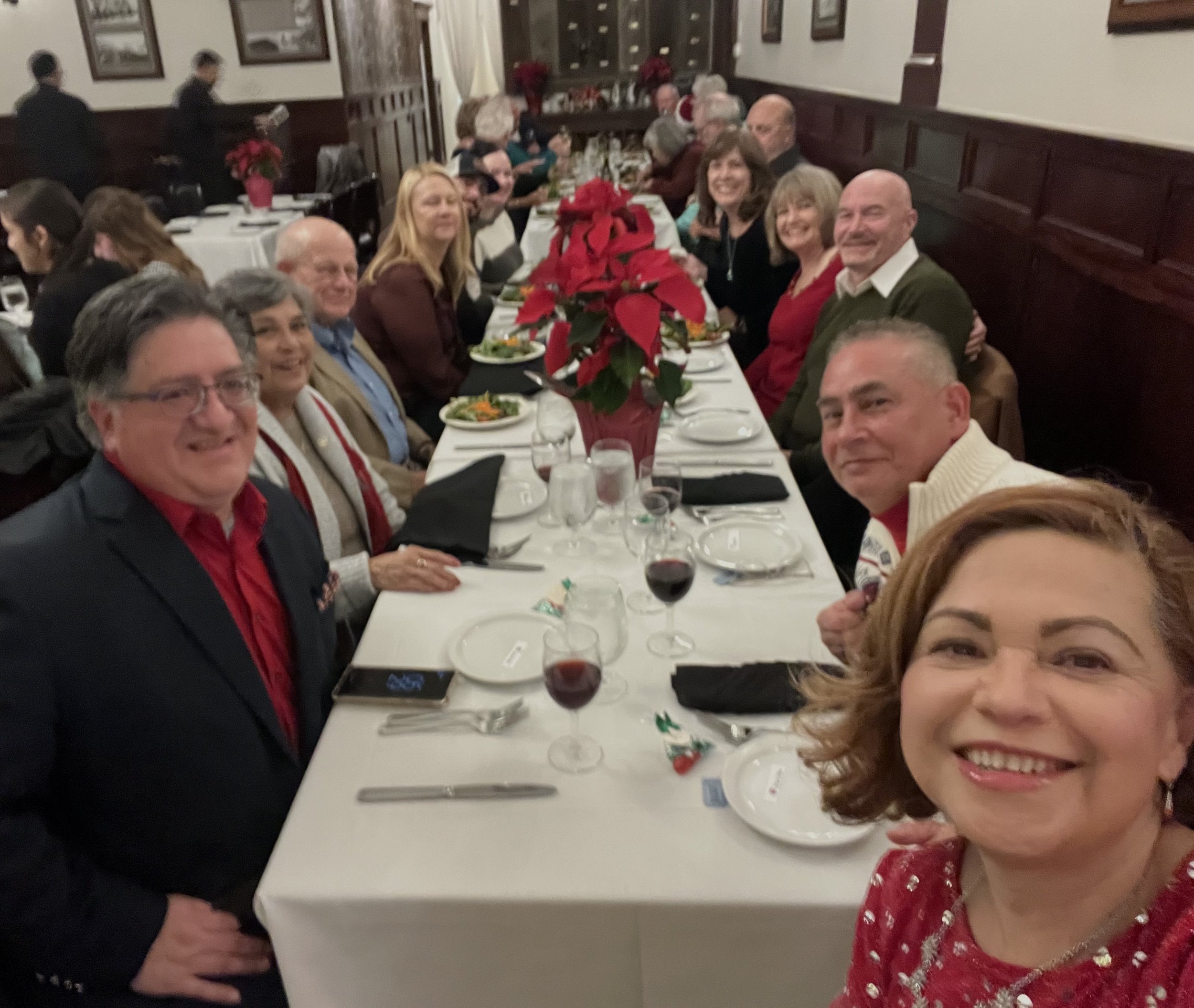 Holiday_Dinner_2_Brenda_Selfie.jpg