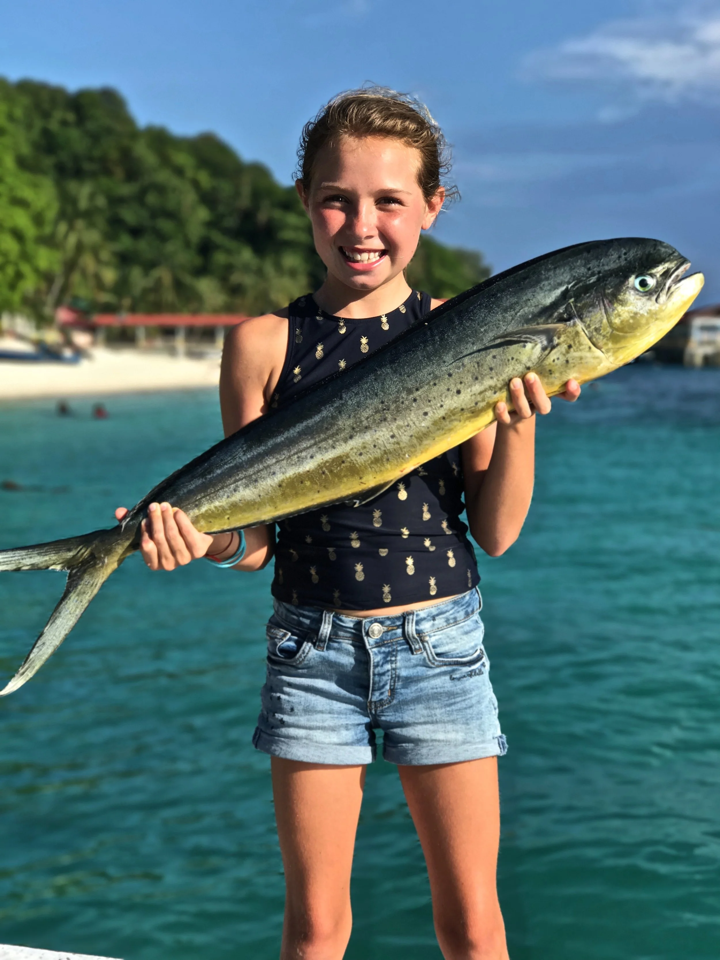 Fresh catch of the day.......a 3.3kg Mahi-Mahi from the clear waters of the Perhentian Islands. Taylor and the boys went out on a 3 hour charter boat ride, and were fortunate enough to reel in this beautiful mahi-mahi while staying on Pulau Perhentian, a beautiful island off the coast of Malaysia.