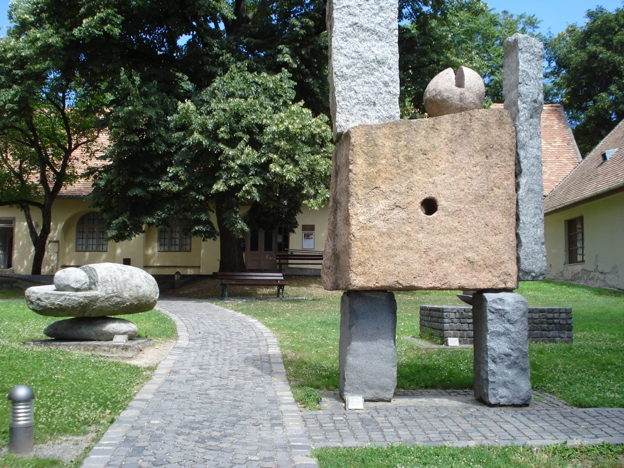 Múzeum Galéria, Pécs, Káptalan u. 4_2.jpg